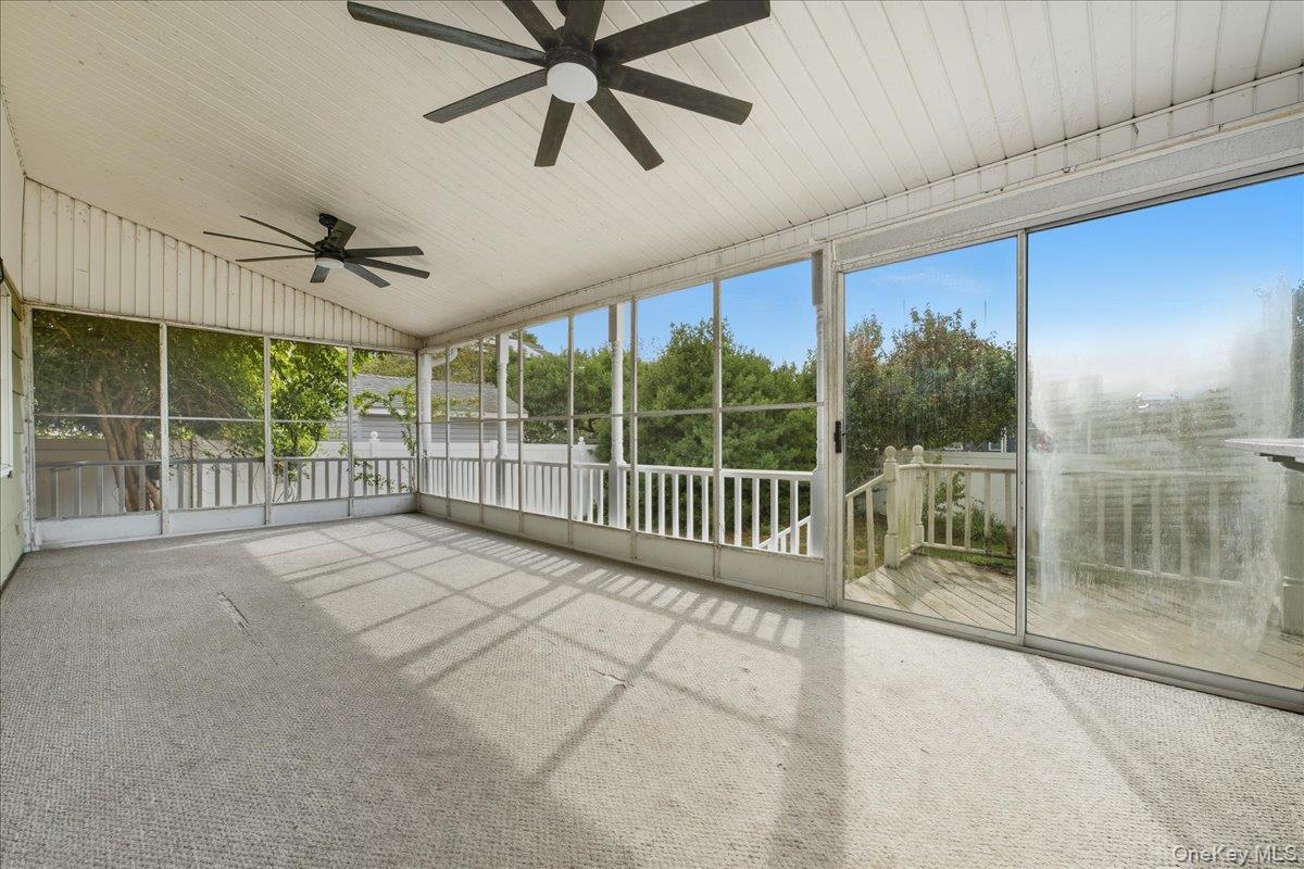 #18 photo, 215 W Granada Avenue, সাফোক কাউন্টি Lindenhurst , NY 11757