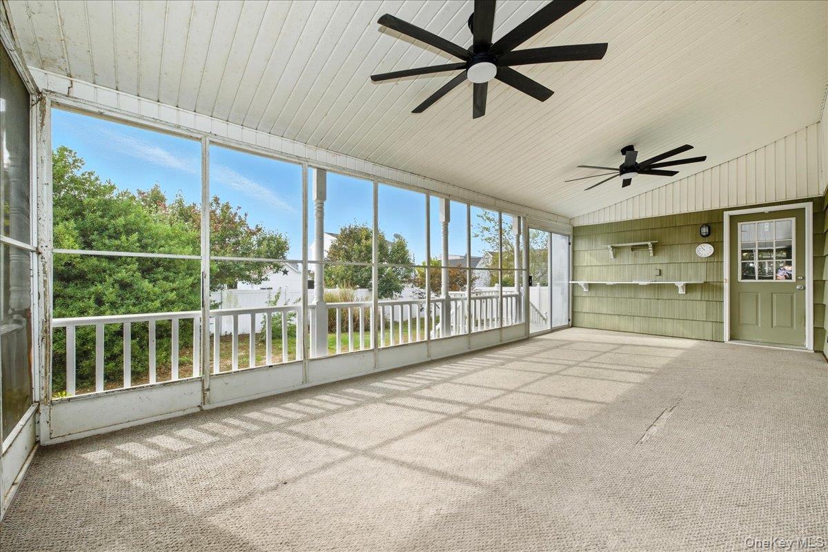 #19 photo, 215 W Granada Avenue, সাফোক কাউন্টি Lindenhurst , NY 11757