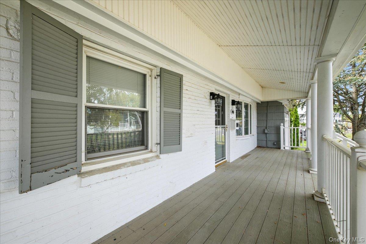 #2 photo, 215 W Granada Avenue, সাফোক কাউন্টি Lindenhurst , NY 11757