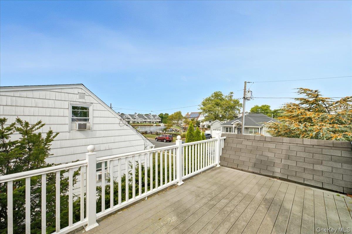 #20 photo, 215 W Granada Avenue, সাফোক কাউন্টি Lindenhurst , NY 11757