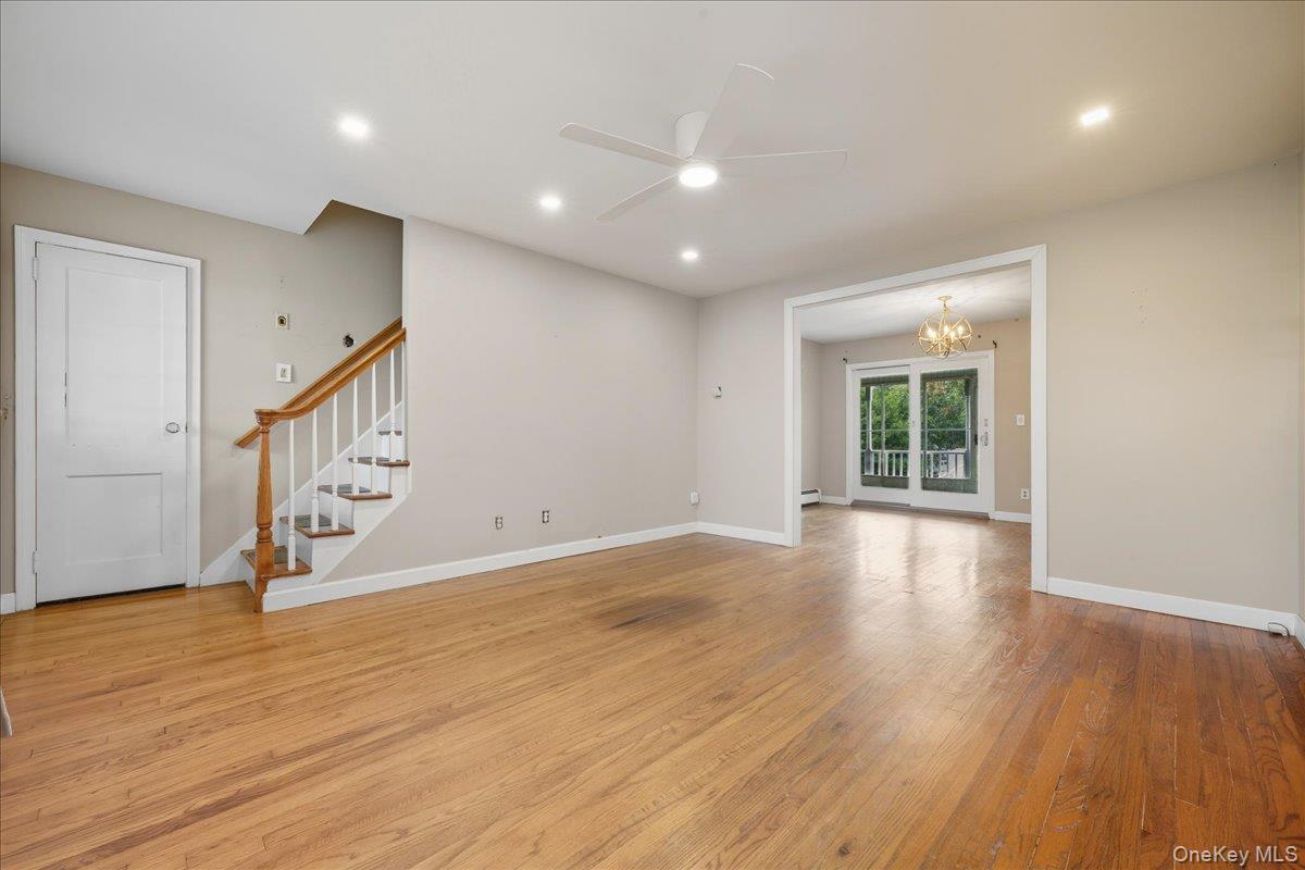 #5 photo, 215 W Granada Avenue, সাফোক কাউন্টি Lindenhurst , NY 11757