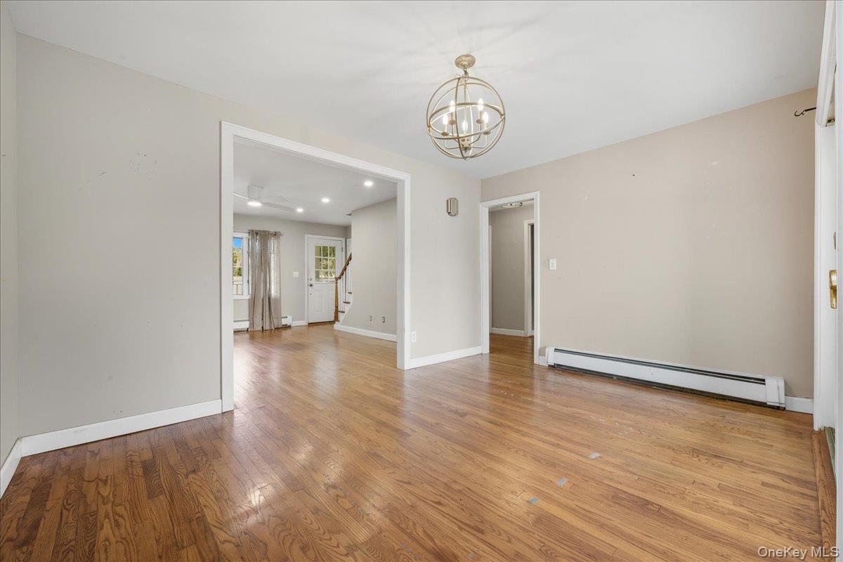 #7 photo, 215 W Granada Avenue, সাফোক কাউন্টি Lindenhurst , NY 11757