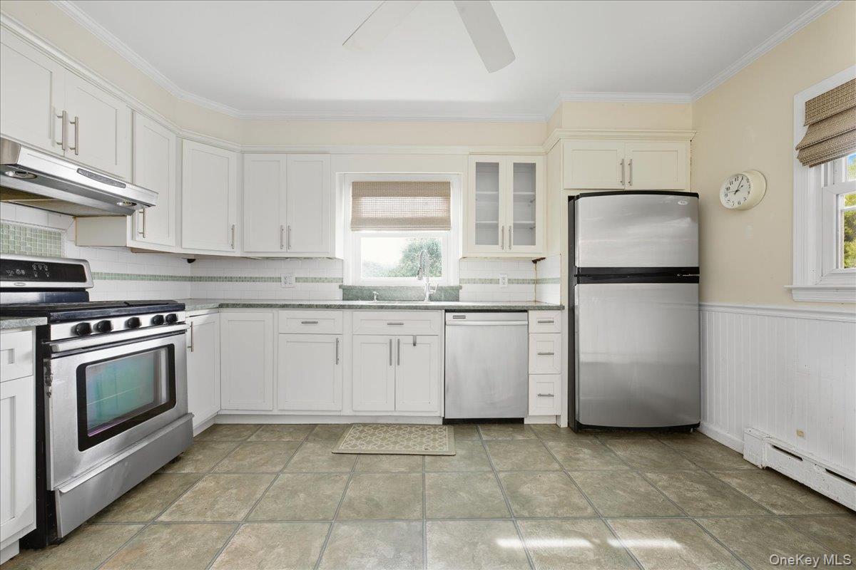 #9 photo, 215 W Granada Avenue, সাফোক কাউন্টি Lindenhurst , NY 11757