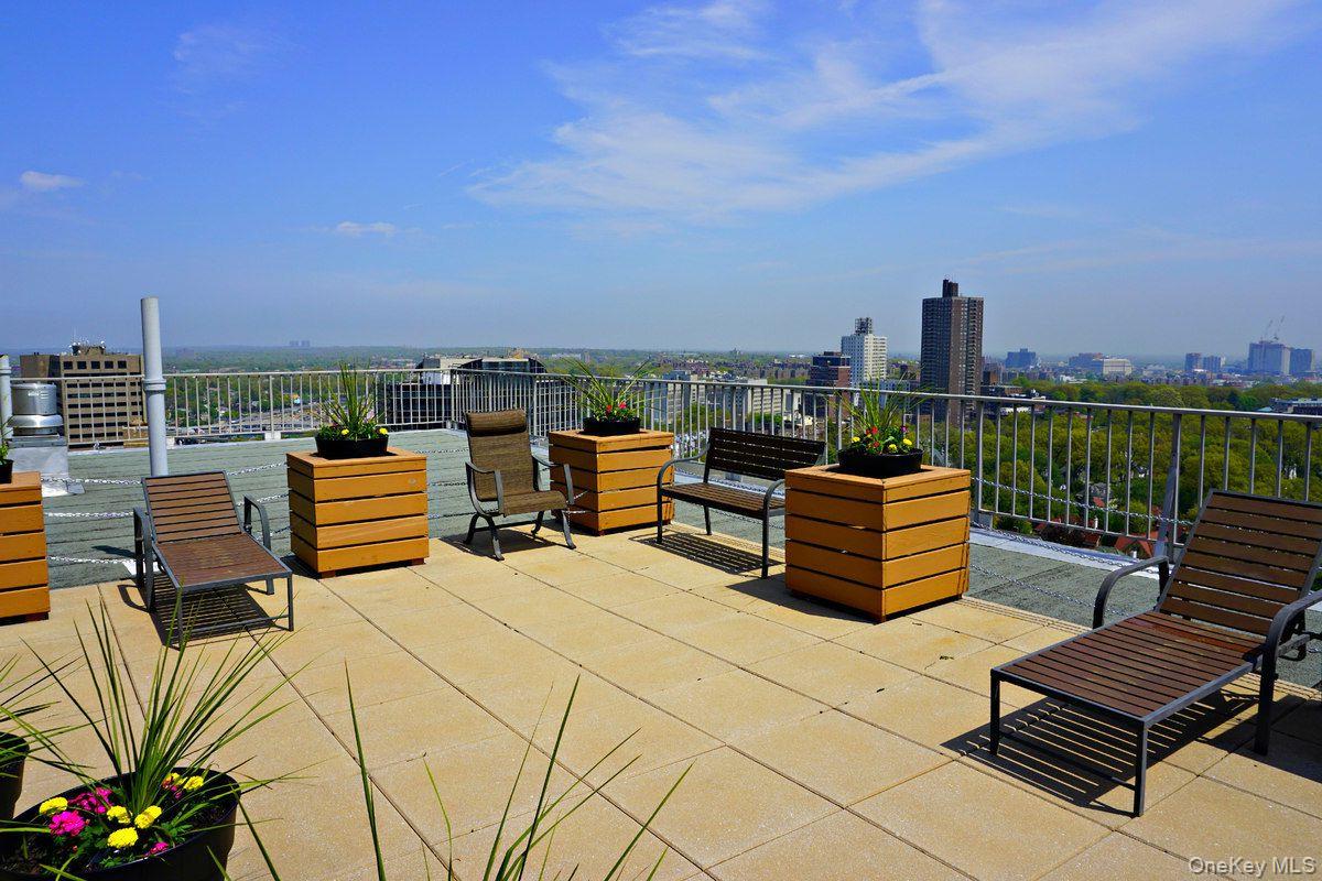 #17 photo, 118-17 Union Turnpike, কুইন্‌স Forest Hills , NY 11375