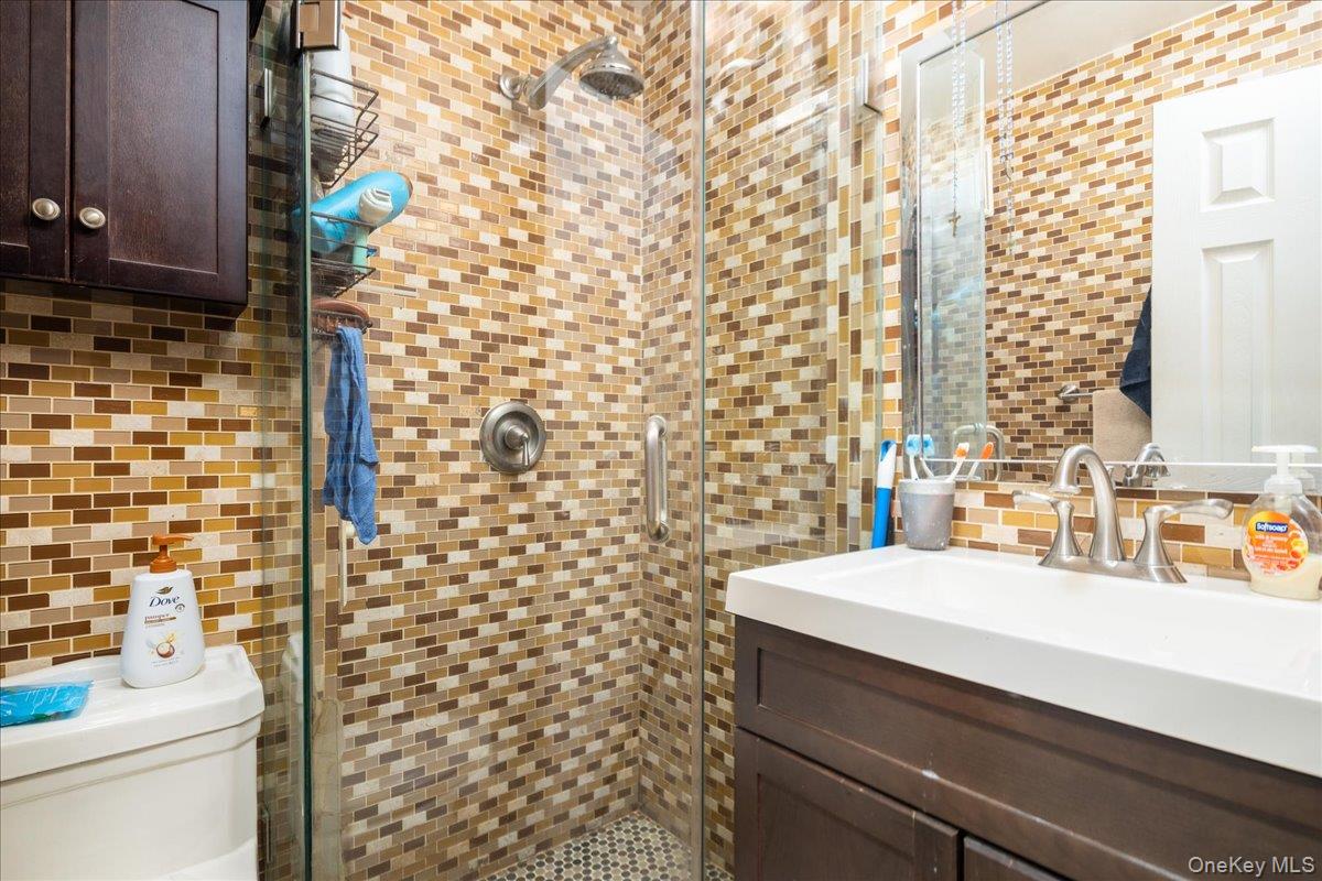 #13 photo, 7918 149th Avenue, কুইন্‌স Howard Beach , NY 11414