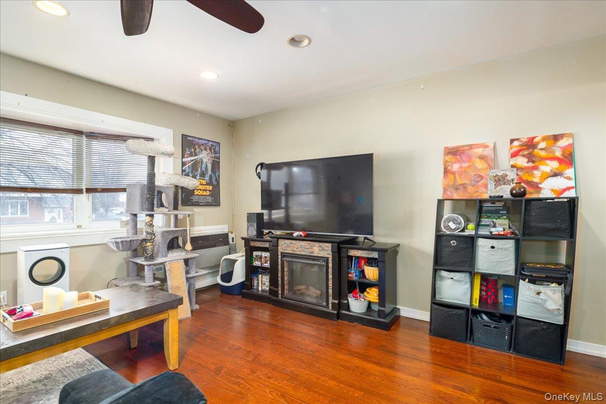 #4 photo, 7918 149th Avenue, কুইন্‌স Howard Beach , NY 11414