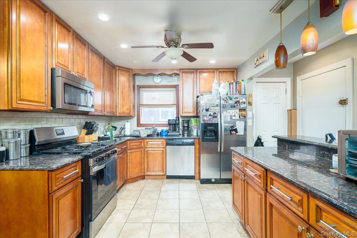 #7 photo, 7918 149th Avenue, কুইন্‌স Howard Beach , NY 11414