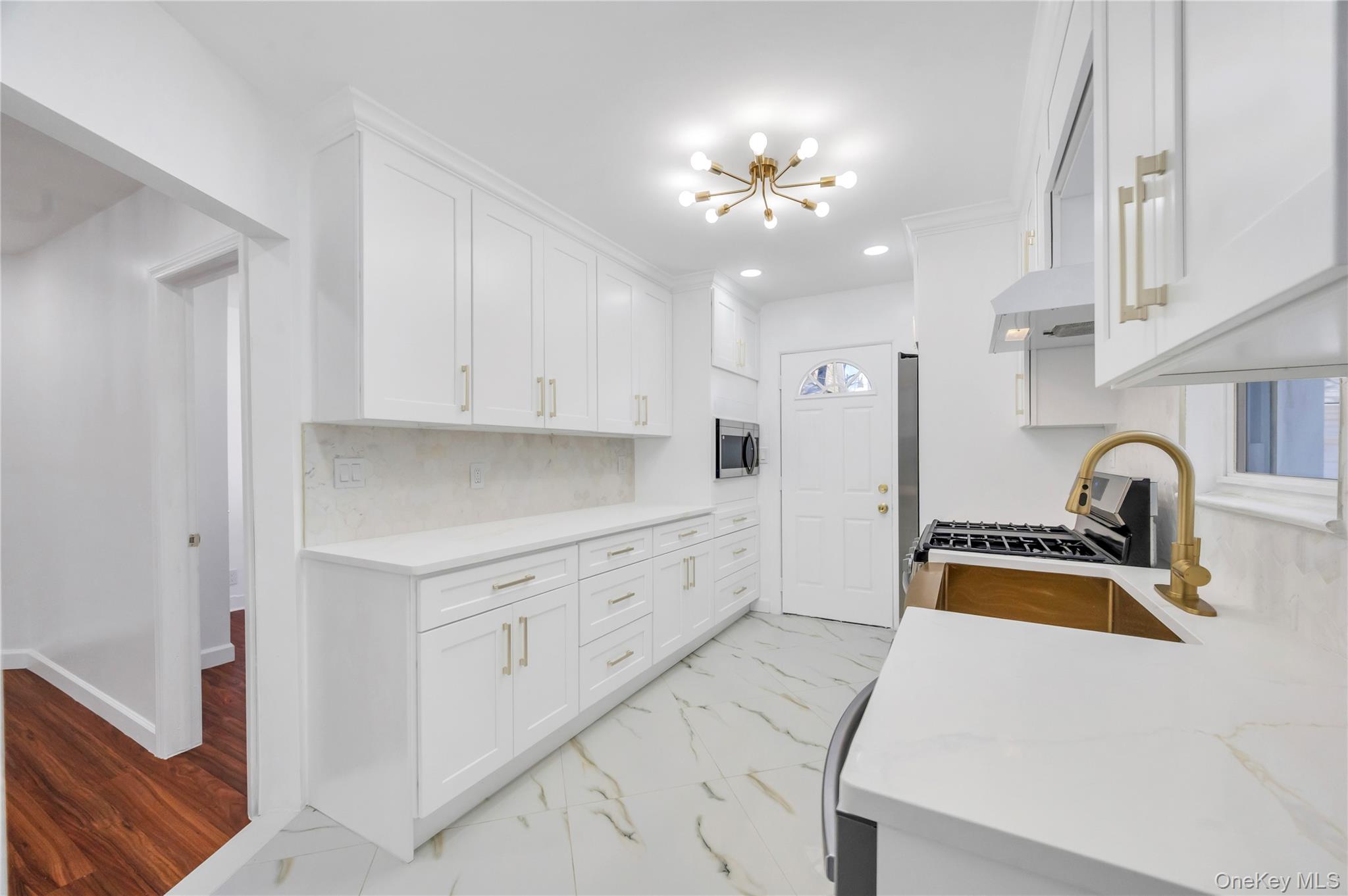 #13 photo, 194-19 115th Road, কুইন্‌স Saint Albans , NY 11412