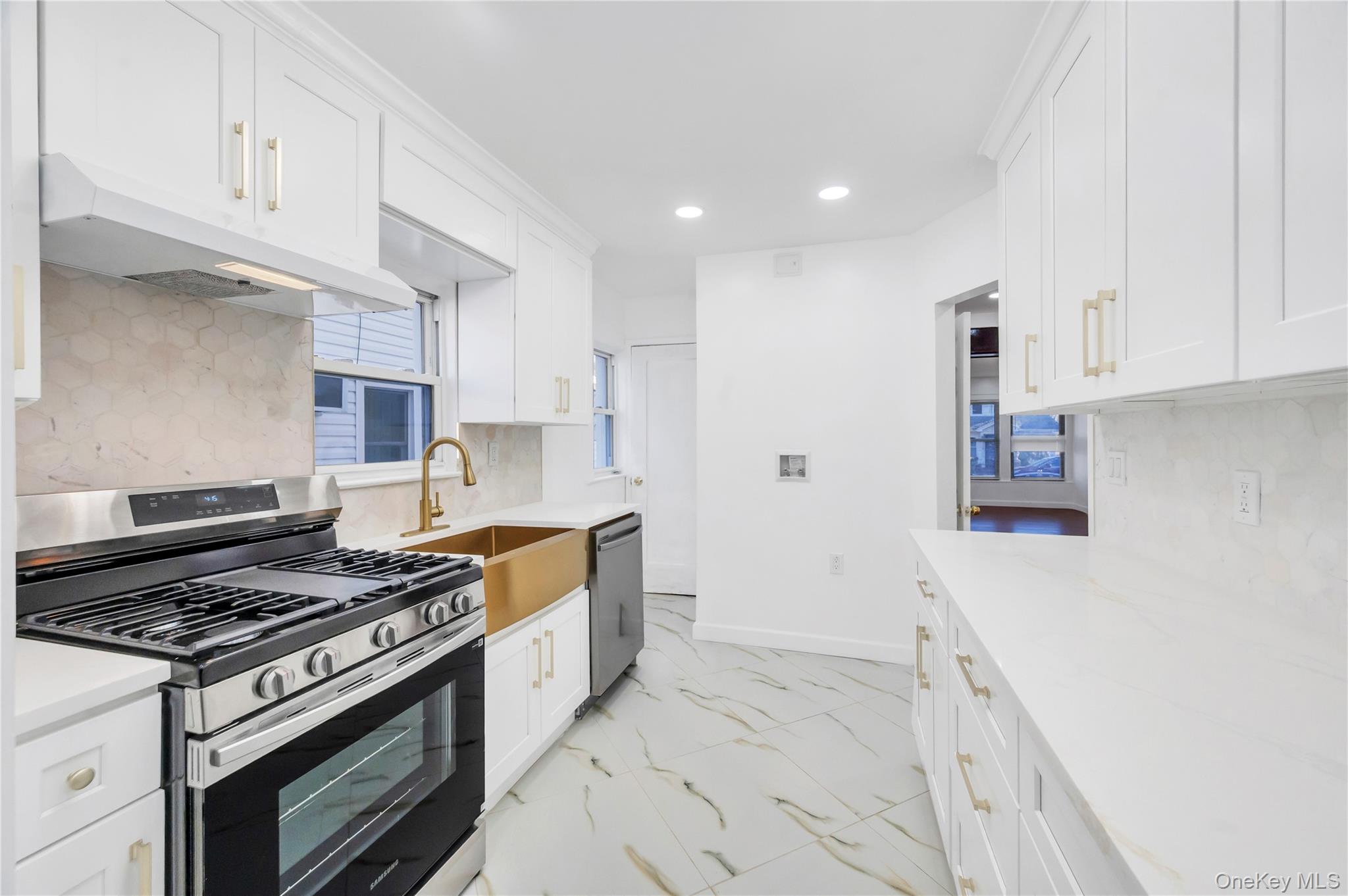 #14 photo, 194-19 115th Road, কুইন্‌স Saint Albans , NY 11412