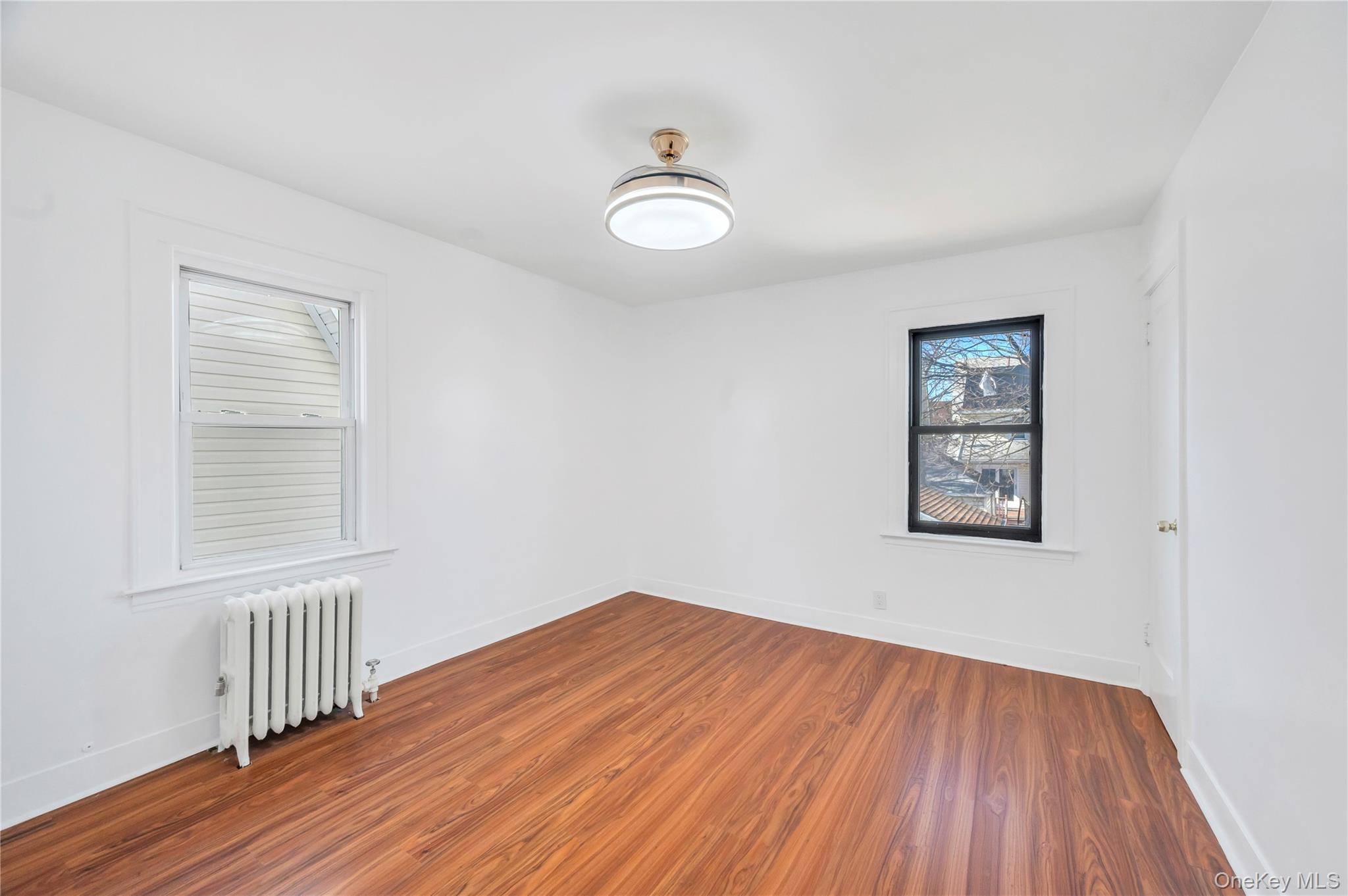 #19 photo, 194-19 115th Road, কুইন্‌স Saint Albans , NY 11412