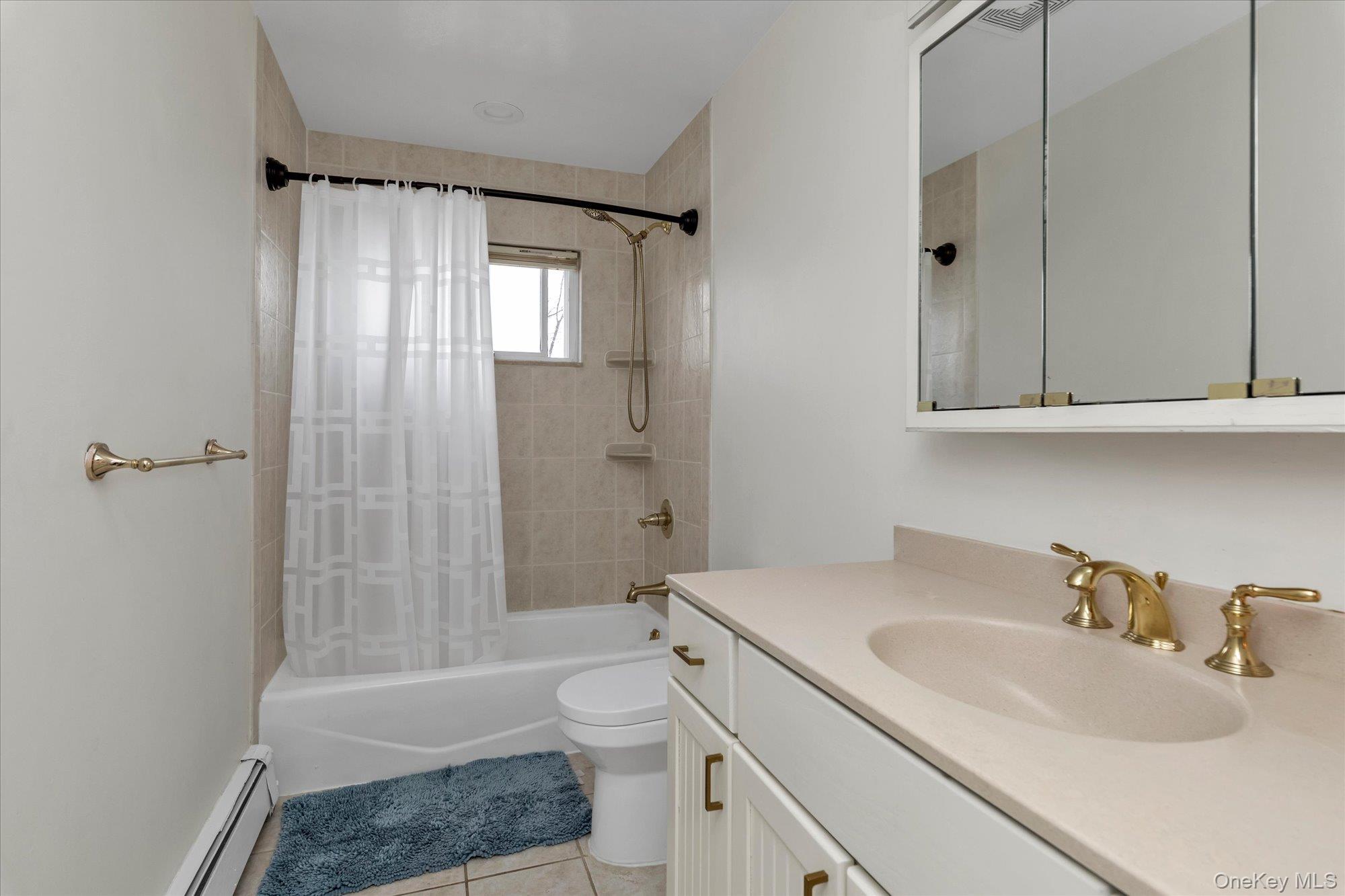 #16 photo, 32 Return Lane, নাসাউ কাউন্টি Levittown , NY 11756