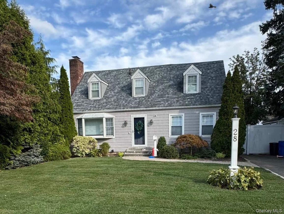 #1 photo, 28 Clifford Court, नासाउ काउंटी Malverne , NY 11565