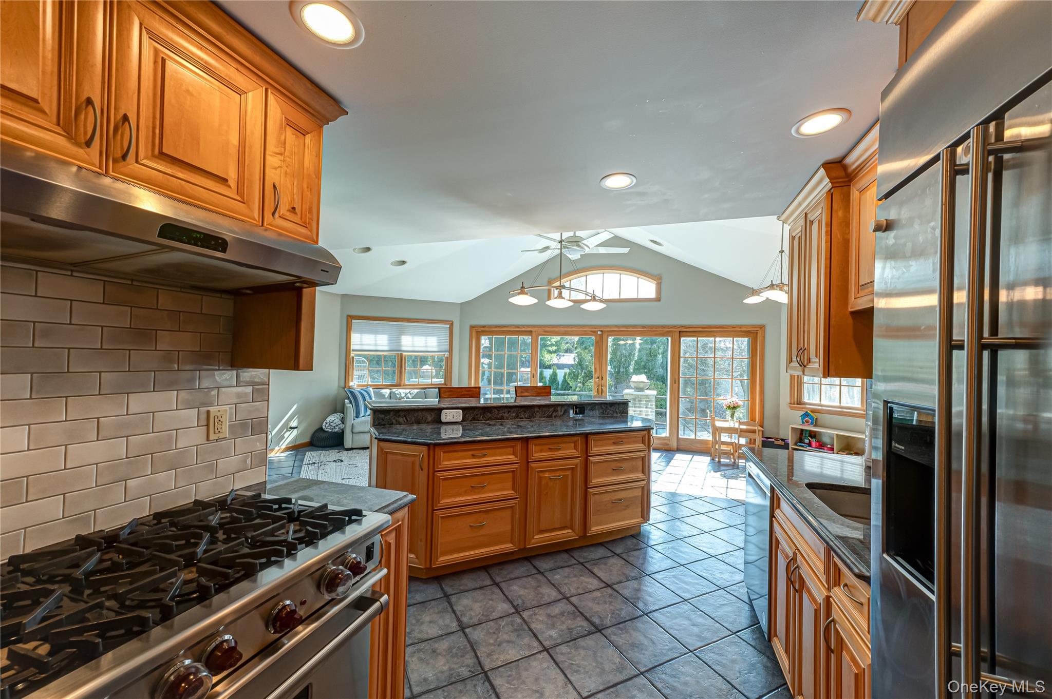 #12 photo, 28 Clifford Court, नासाउ काउंटी Malverne , NY 11565