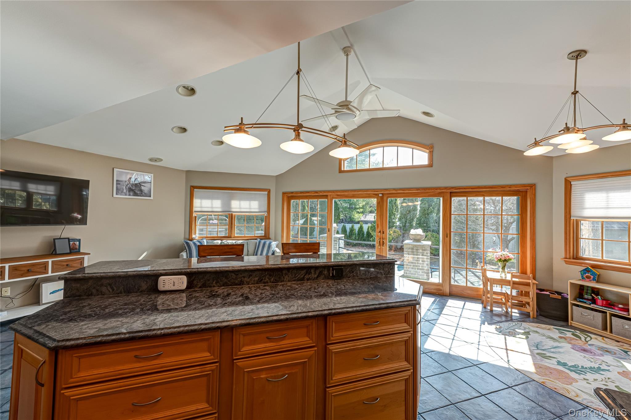 #14 photo, 28 Clifford Court, नासाउ काउंटी Malverne , NY 11565