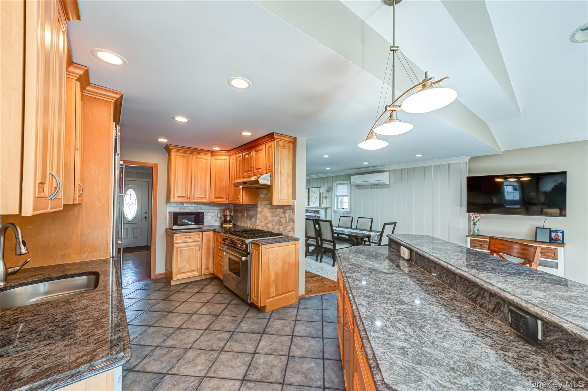 #15 photo, 28 Clifford Court, नासाउ काउंटी Malverne , NY 11565