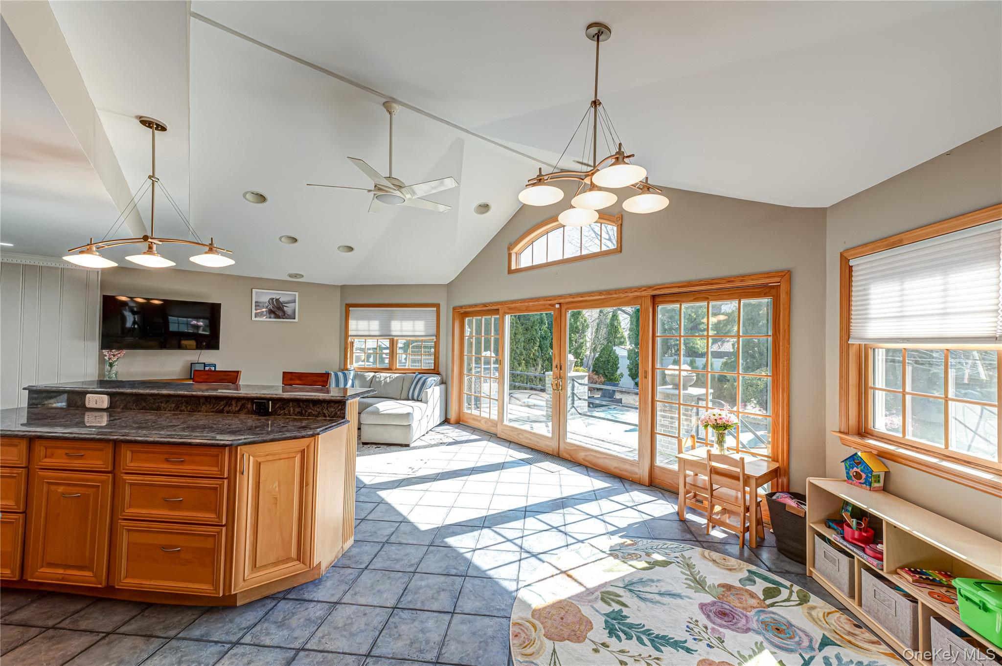 #16 photo, 28 Clifford Court, नासाउ काउंटी Malverne , NY 11565