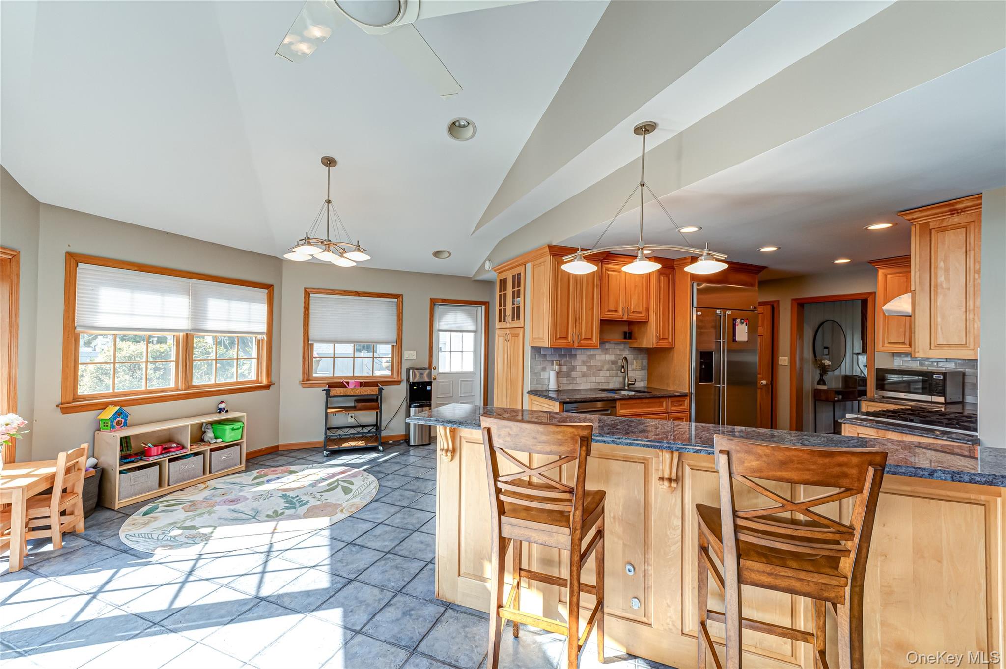 #18 photo, 28 Clifford Court, नासाउ काउंटी Malverne , NY 11565