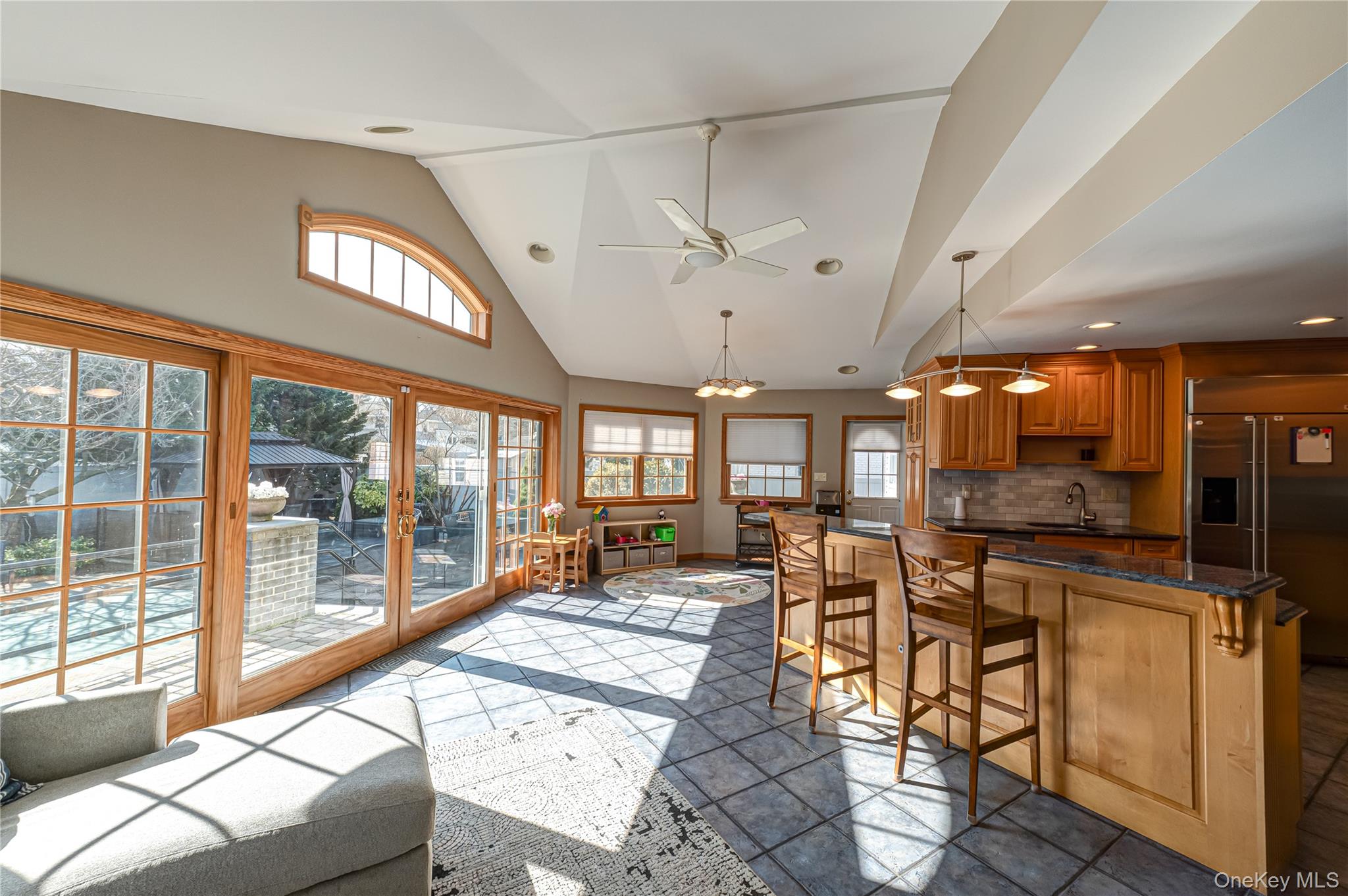 #19 photo, 28 Clifford Court, नासाउ काउंटी Malverne , NY 11565