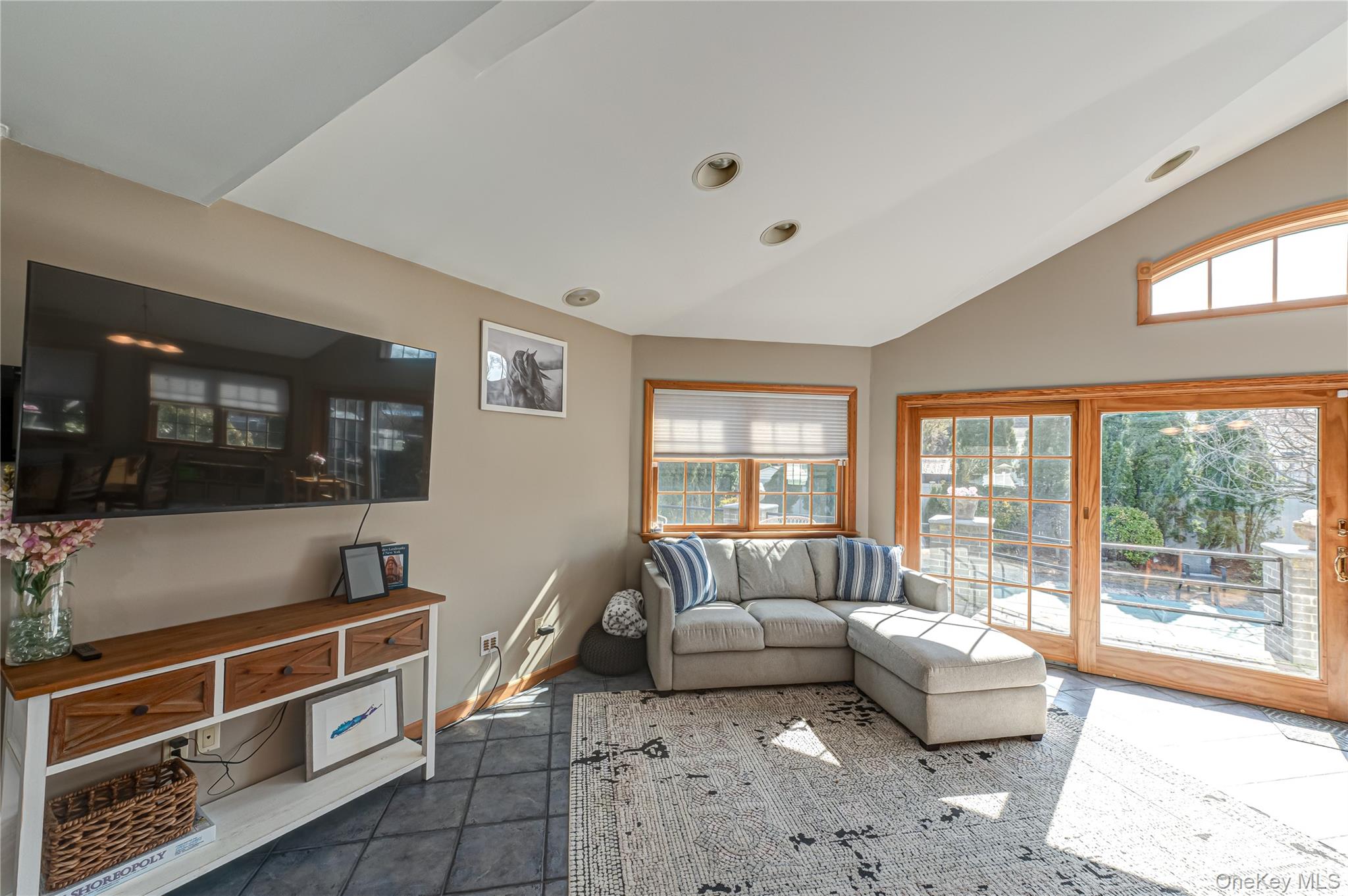 #20 photo, 28 Clifford Court, नासाउ काउंटी Malverne , NY 11565