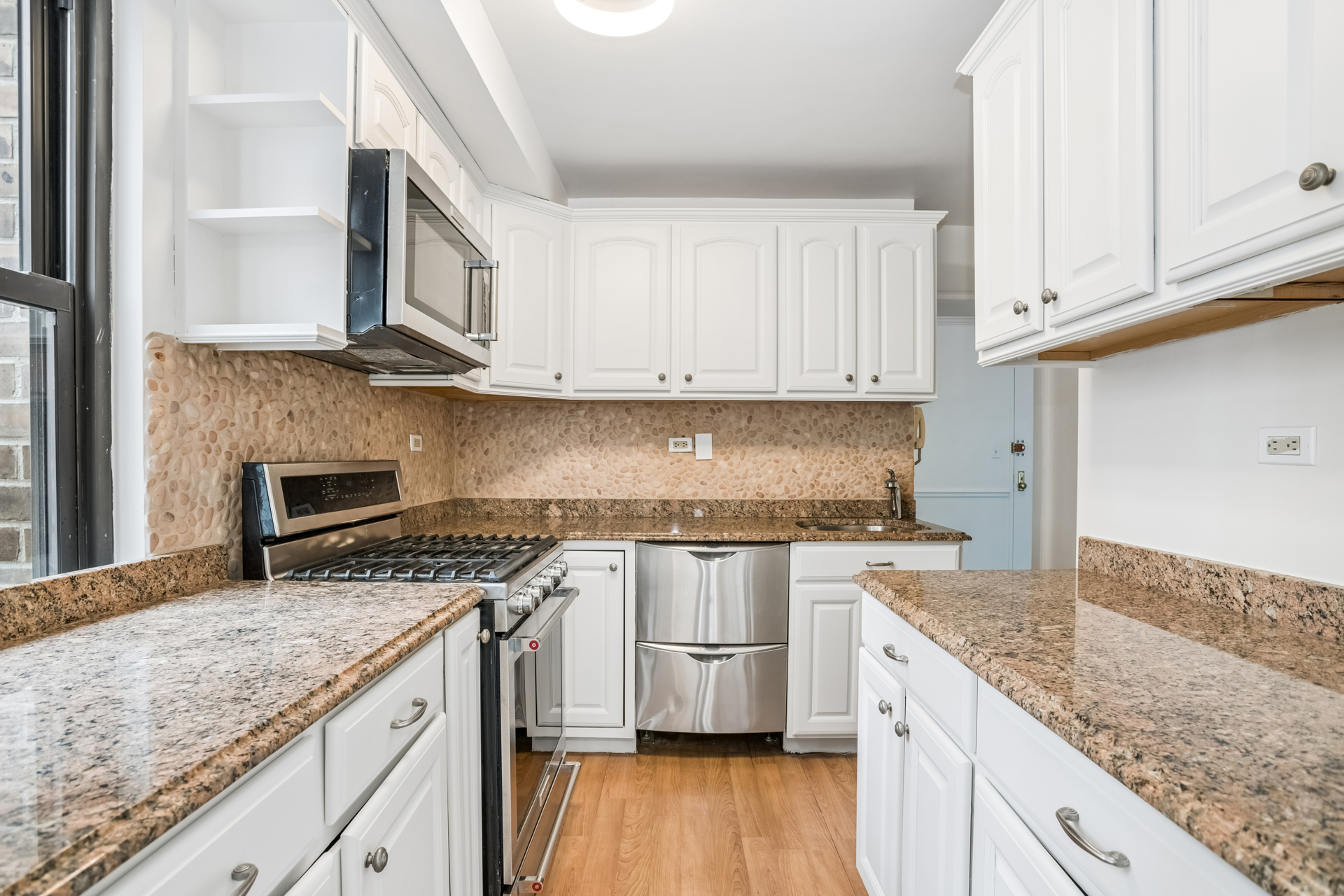 #8 photo, 305 E 40TH Street, ম্যানহাটন Murray Hill , NY 10017