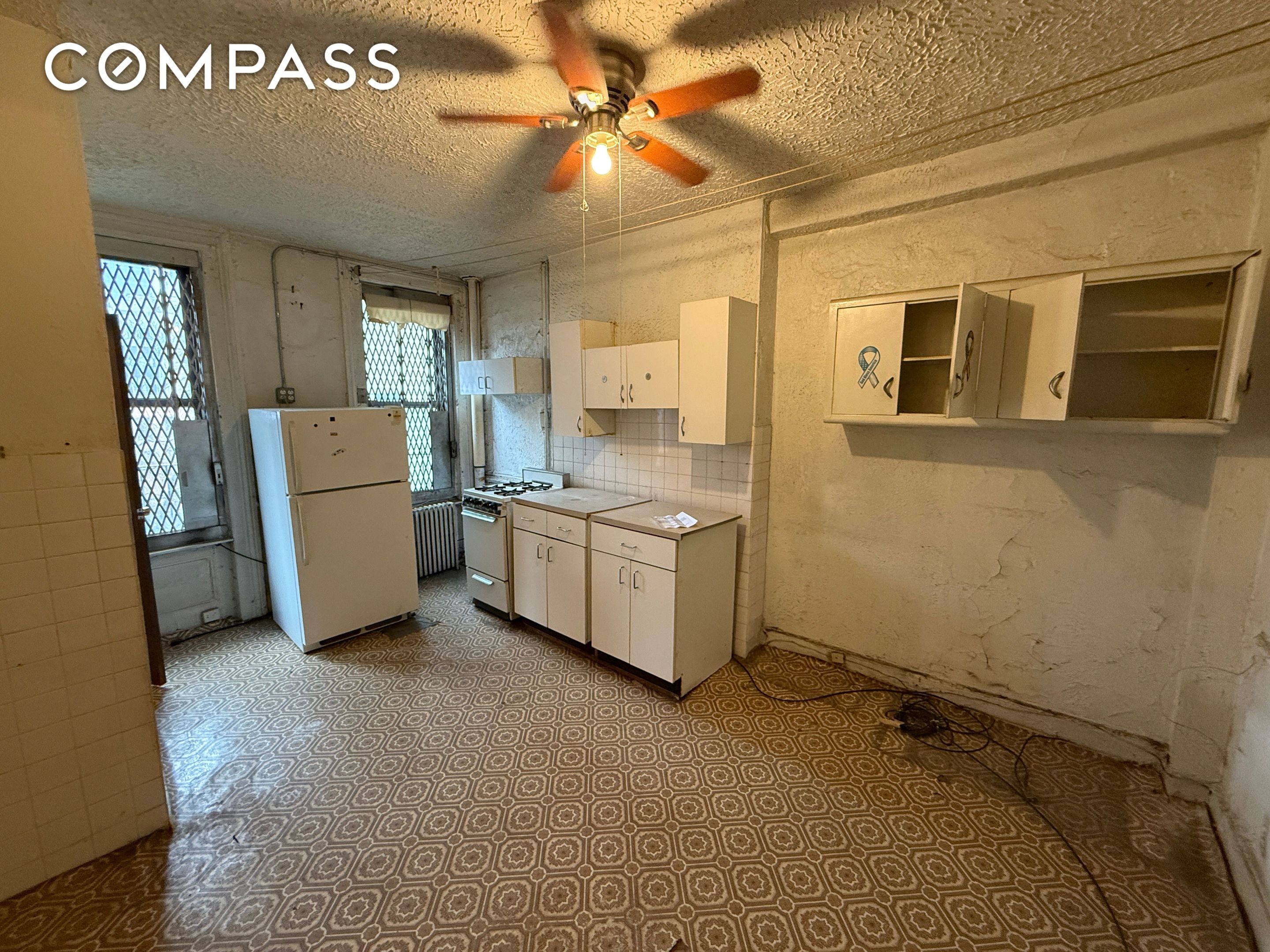 #1 photo, 320 W 47th Street, ম্যানহাটন Hell's Kitchen , NY 10036