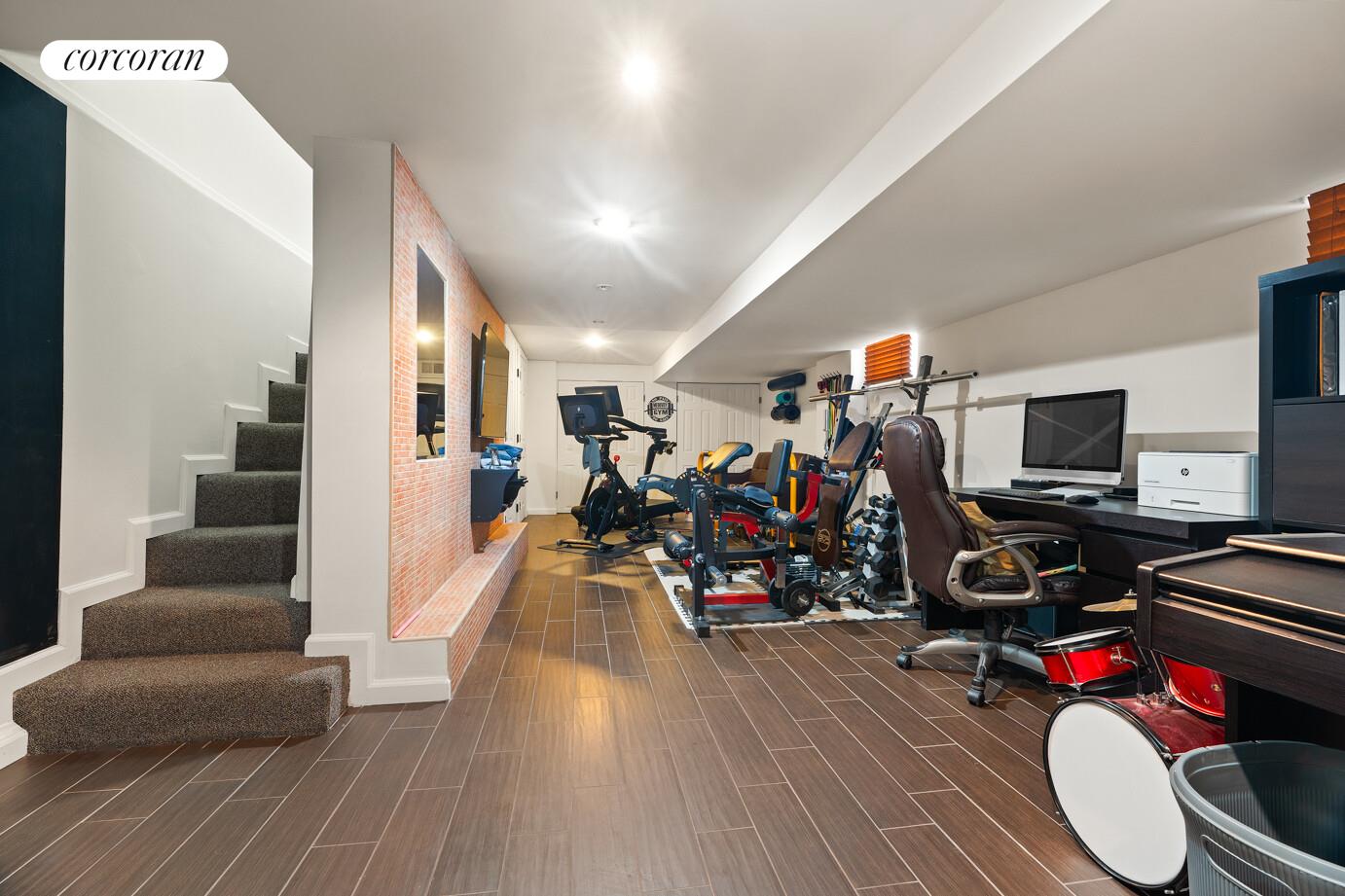 #10 photo, 2329 E 21ST Street, הברונקס Homecrest , NY 11229