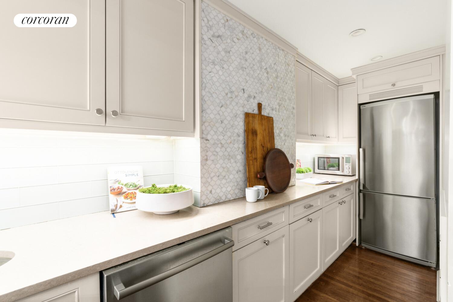 #8 photo, 1 W 67TH Street, 맨해튼 Lincoln Square , NY 10023