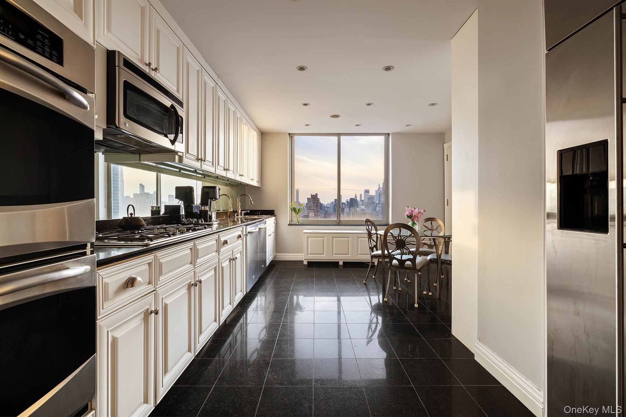 #19 photo, 360 E 88th Street, New York (Manhattan) , NY 10128