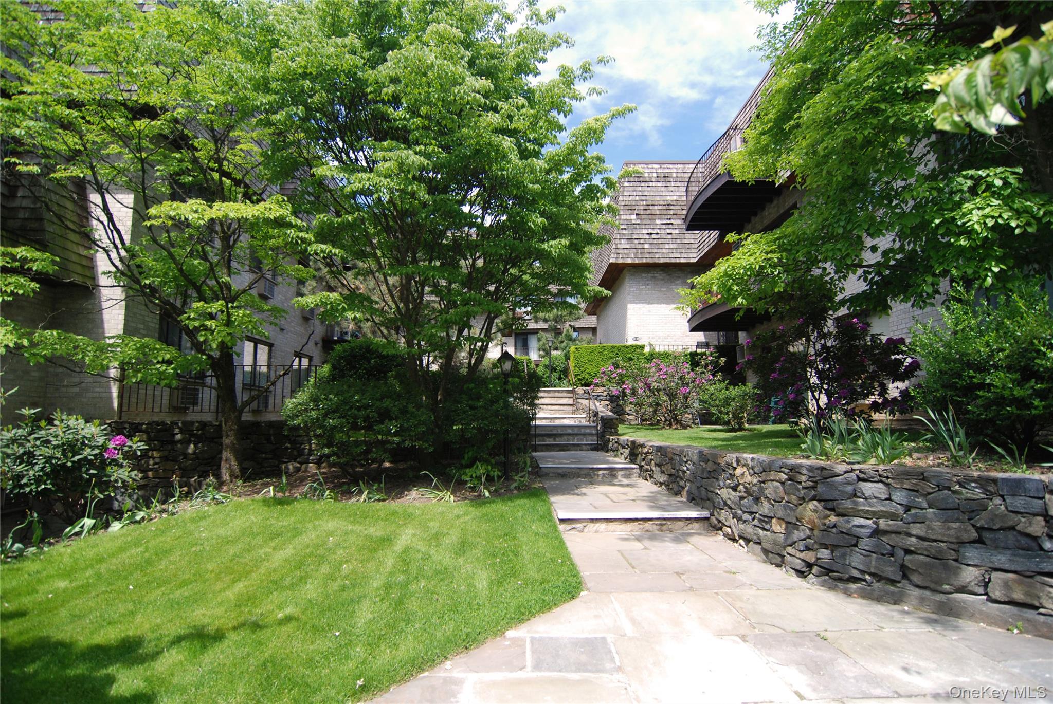 #16 photo, 555 Central Park Avenue, Scarsdale , NY 10583