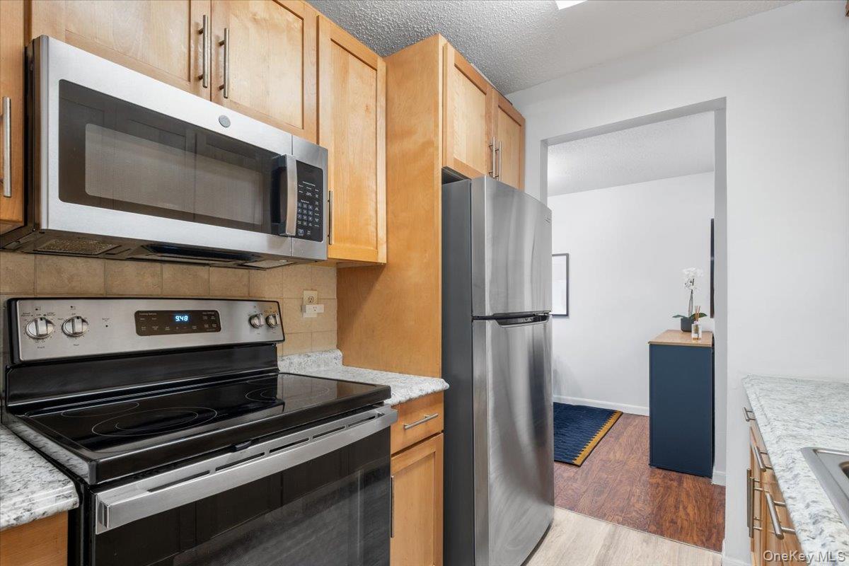 #7 photo, 555 Central Park Avenue, Scarsdale , NY 10583