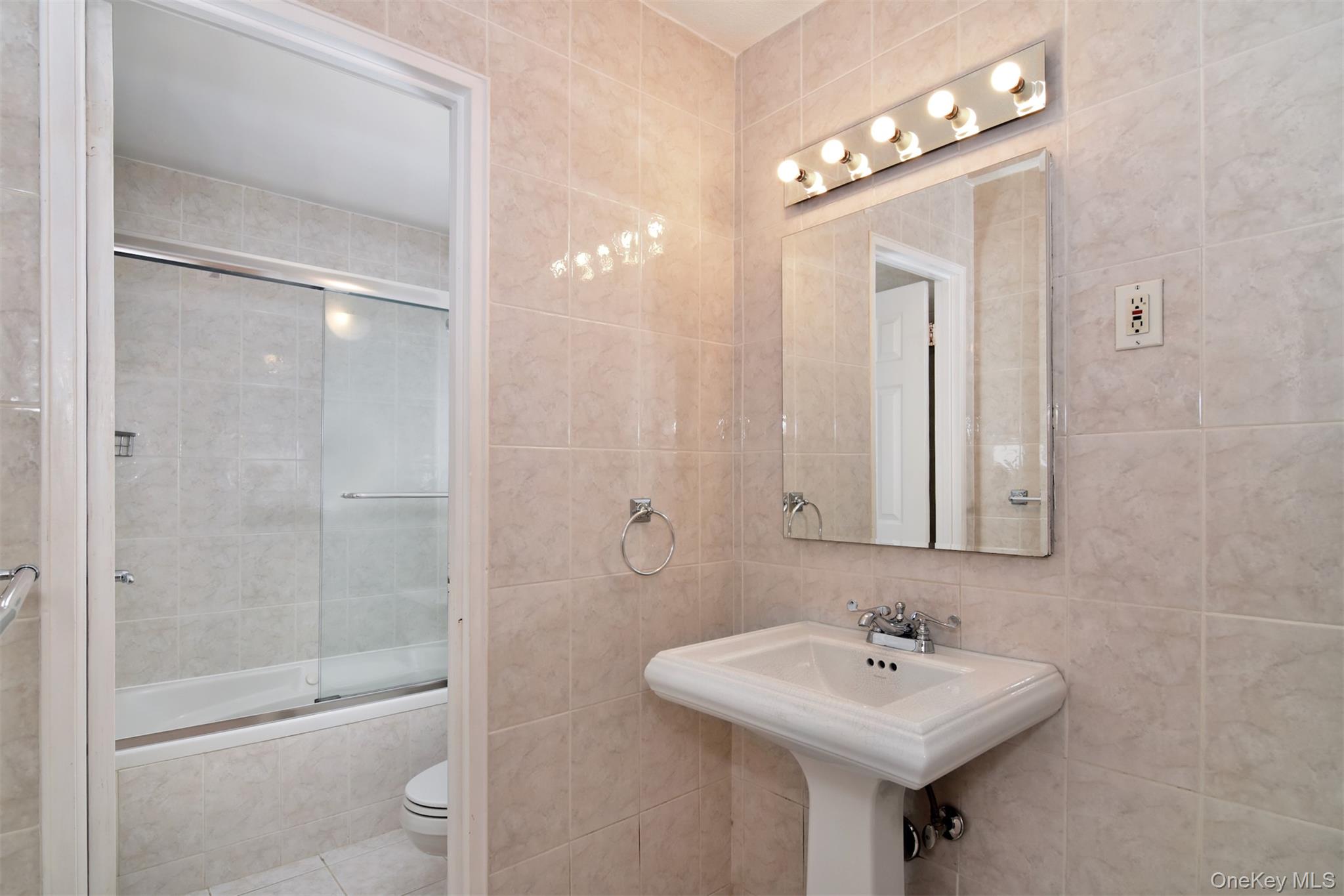 #15 photo, 1085 Warburton, Yonkers , NY 10701