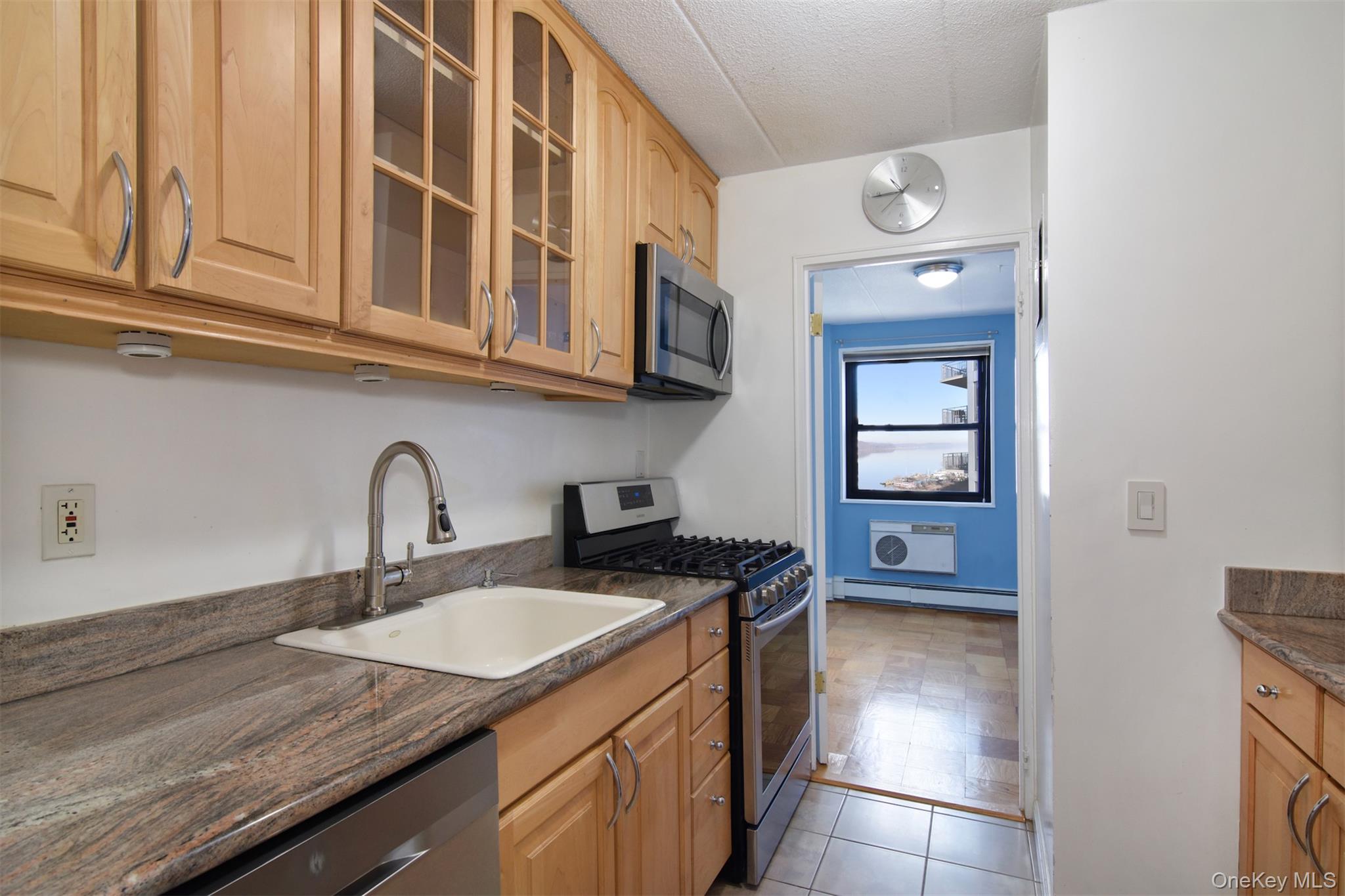 #9 photo, 1085 Warburton, Yonkers , NY 10701