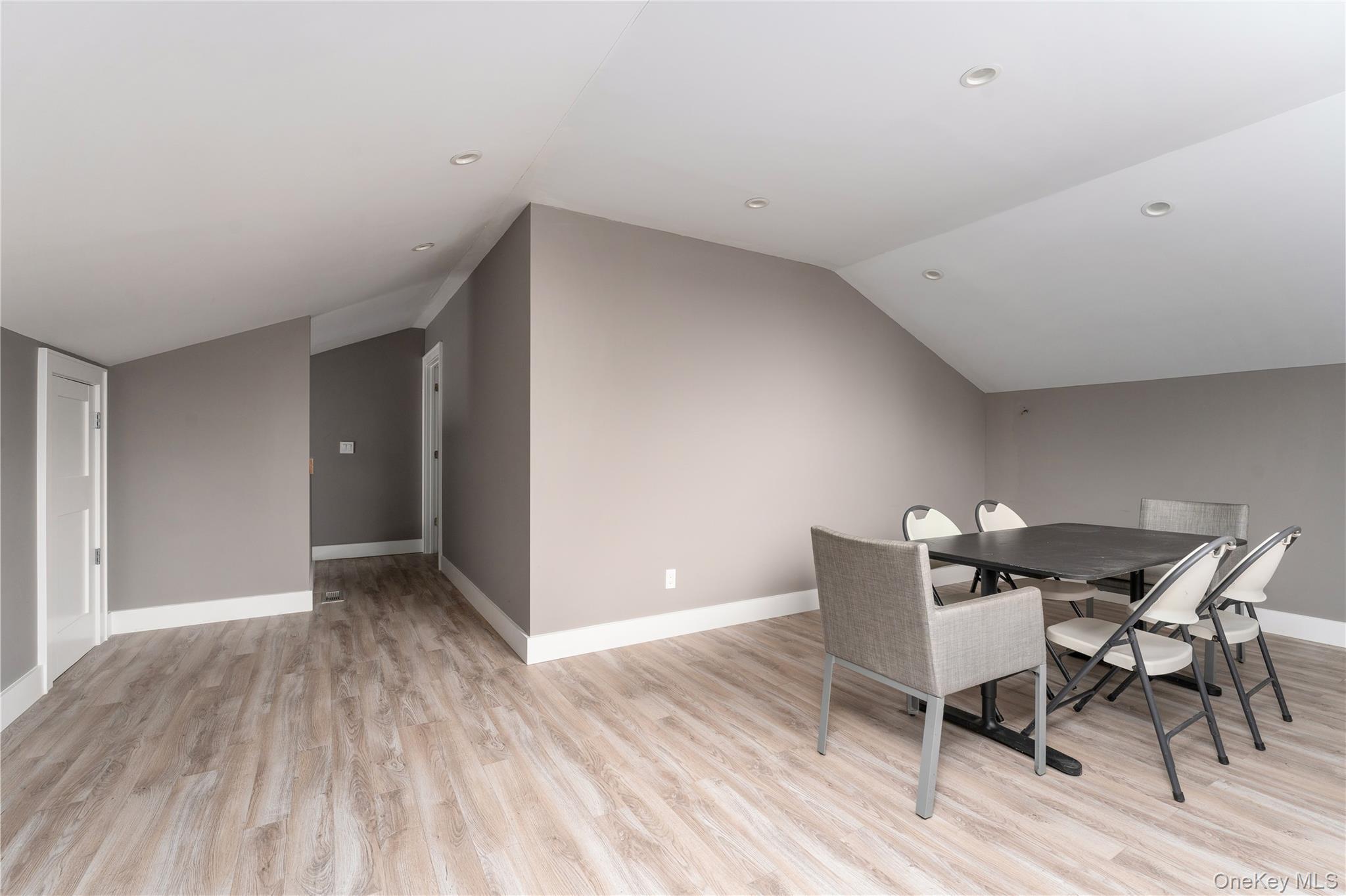 #11 photo, 1161 W Main Street, সাফোক কাউন্টি Riverhead , NY 11901