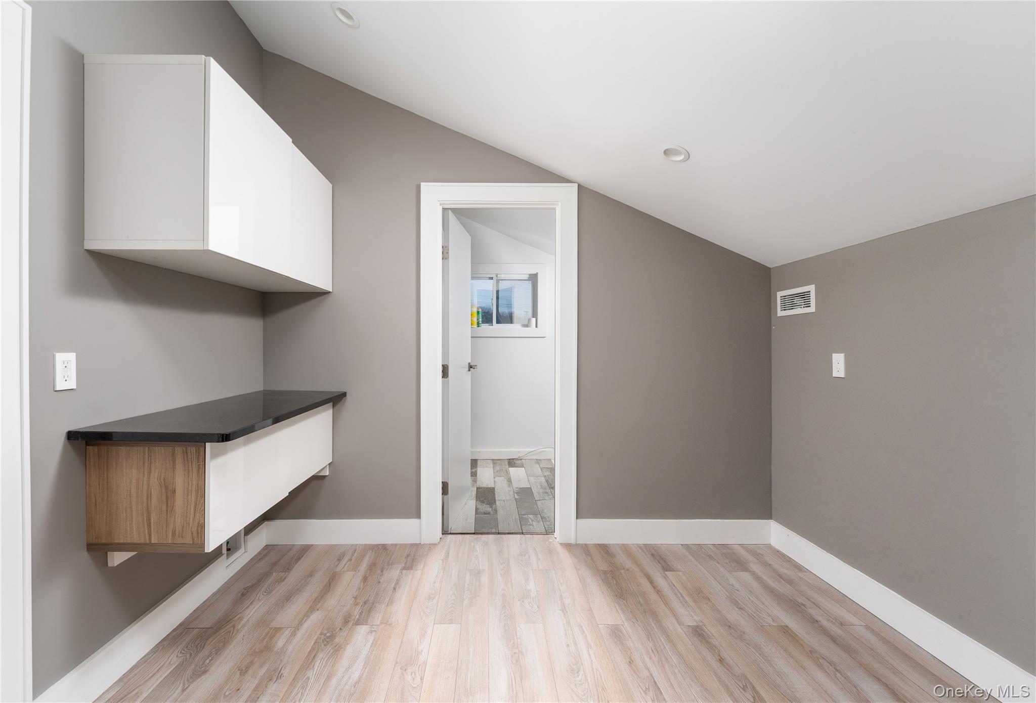 #12 photo, 1161 W Main Street, সাফোক কাউন্টি Riverhead , NY 11901