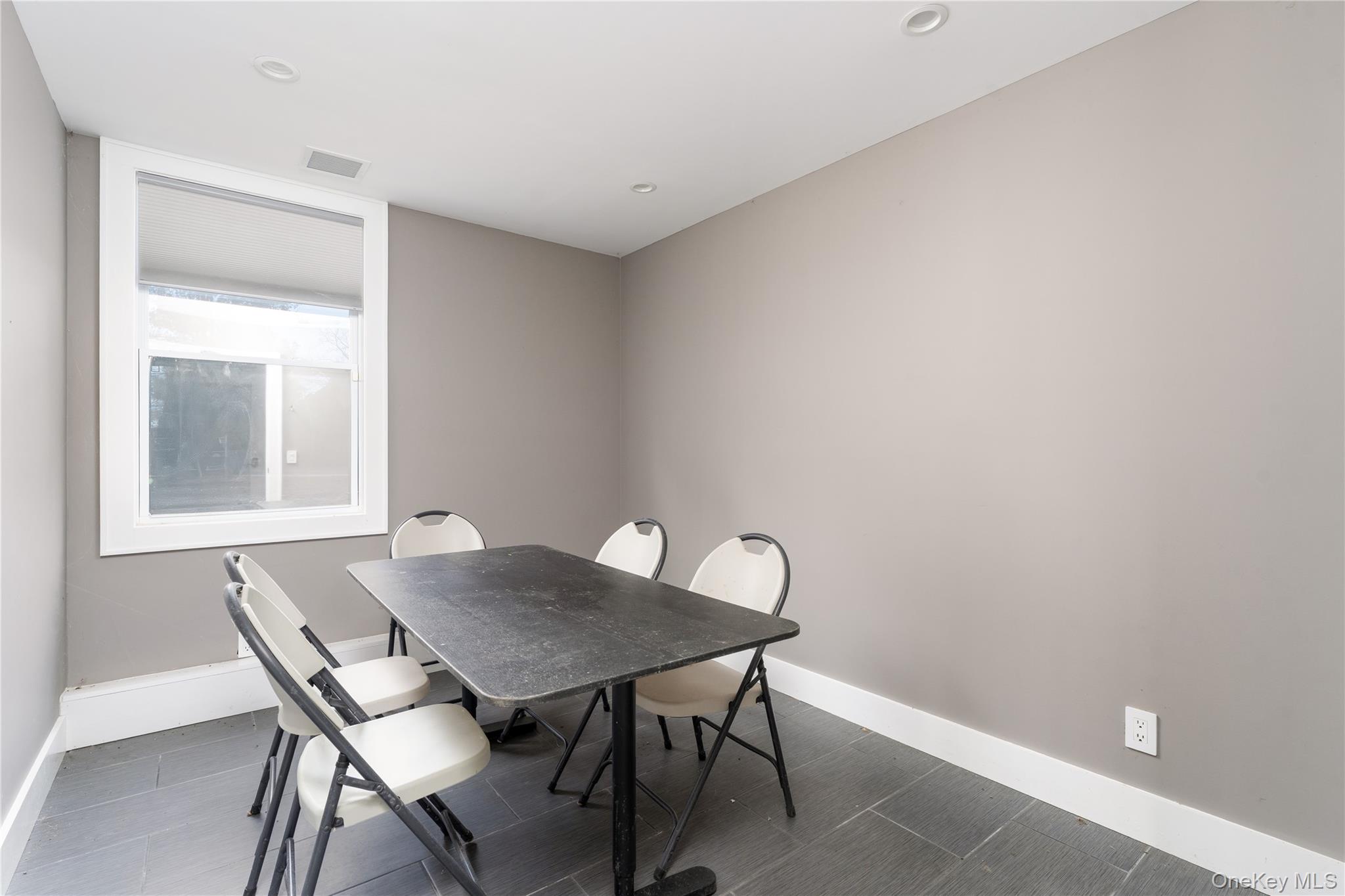 #7 photo, 1161 W Main Street, সাফোক কাউন্টি Riverhead , NY 11901