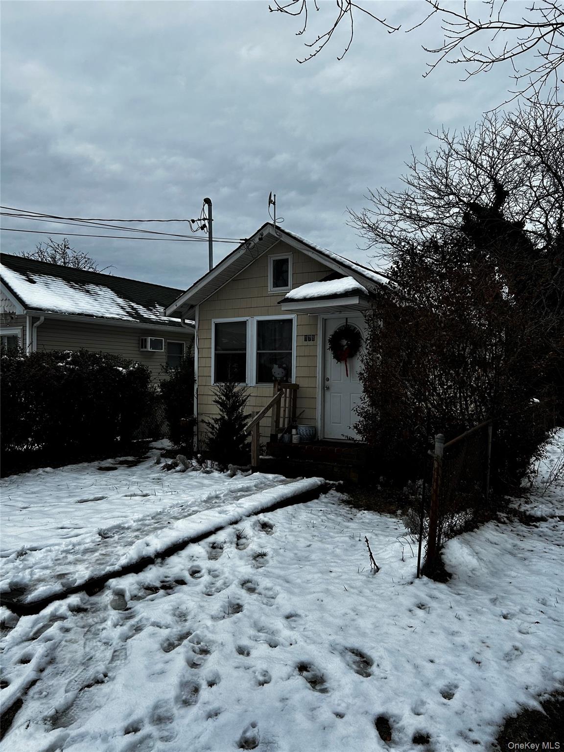 #2 photo, 878 S 5th Street, সাফোক কাউন্টি Lindenhurst , NY 11757