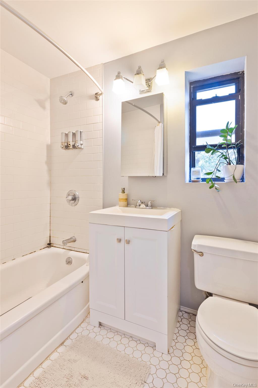 #4 photo, 5225 39th Road, কুইন্‌স Woodside , NY 11377