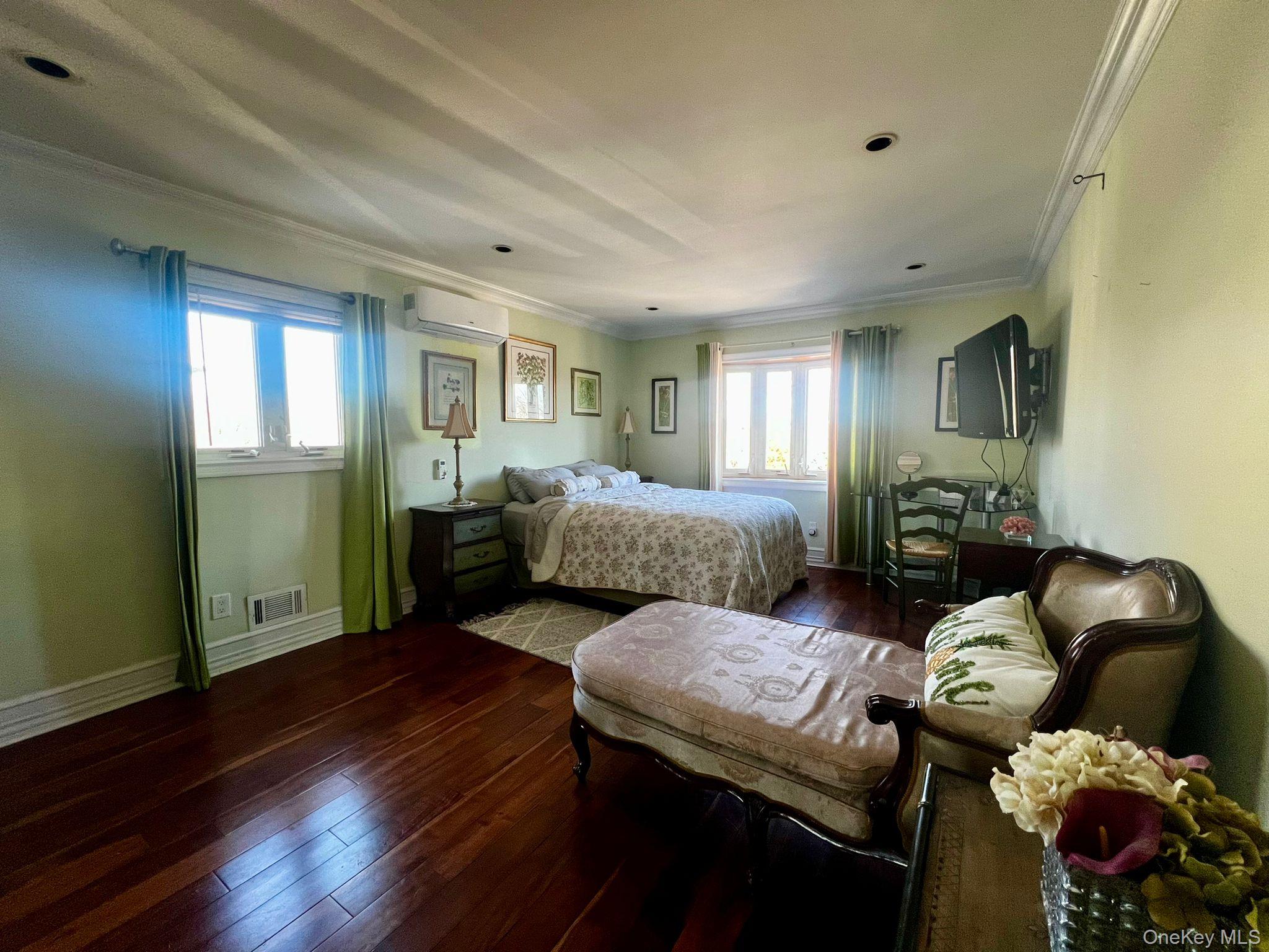 #12 photo, 199-18 Cross Island Parkway, কুইন্‌স Whitestone , NY 11357