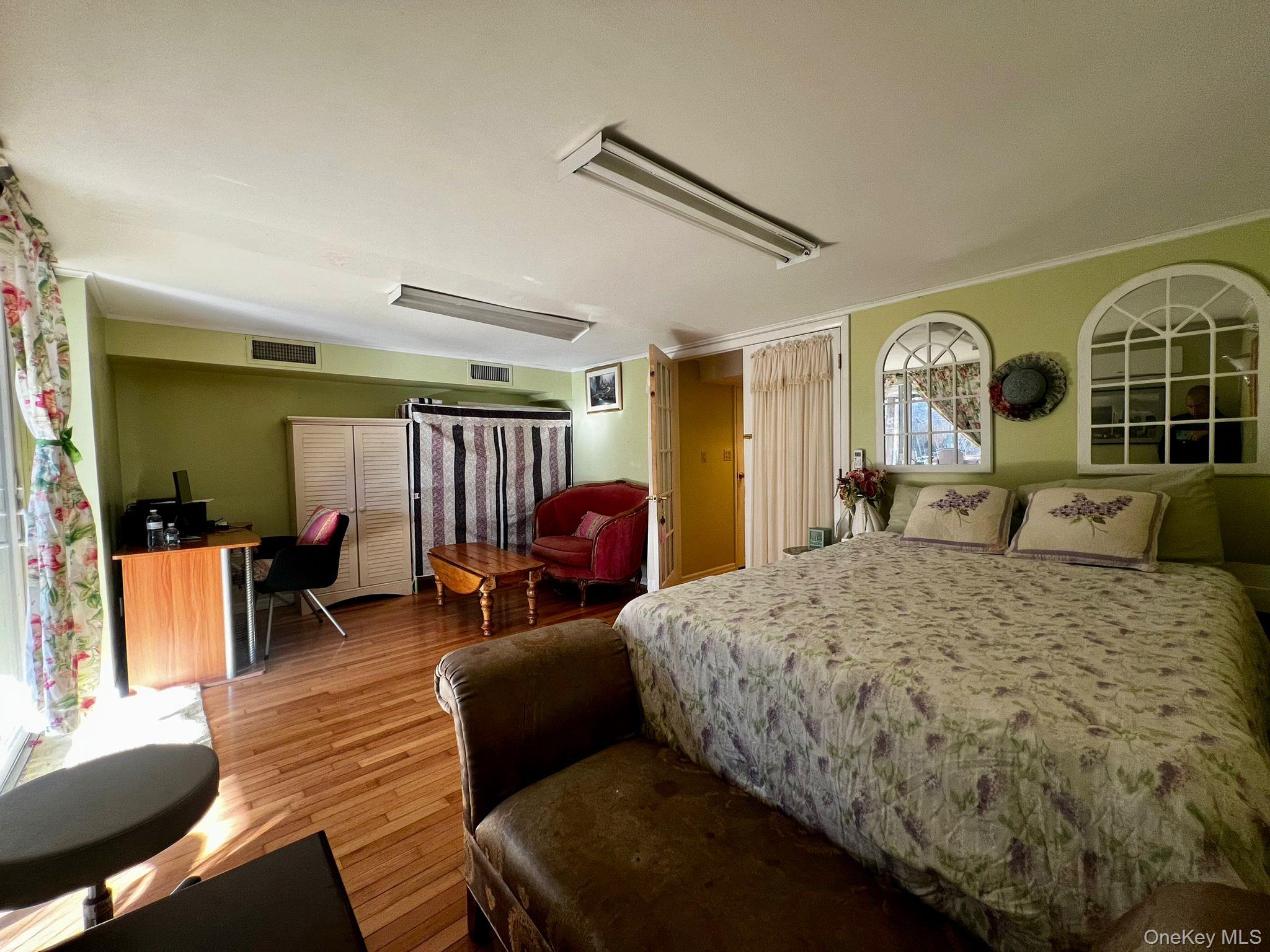 #13 photo, 199-18 Cross Island Parkway, কুইন্‌স Whitestone , NY 11357