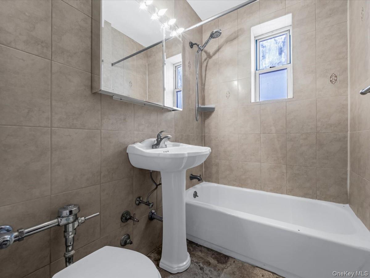 #6 photo, 56-07 31st, কুইন্‌স Woodside , NY 11377