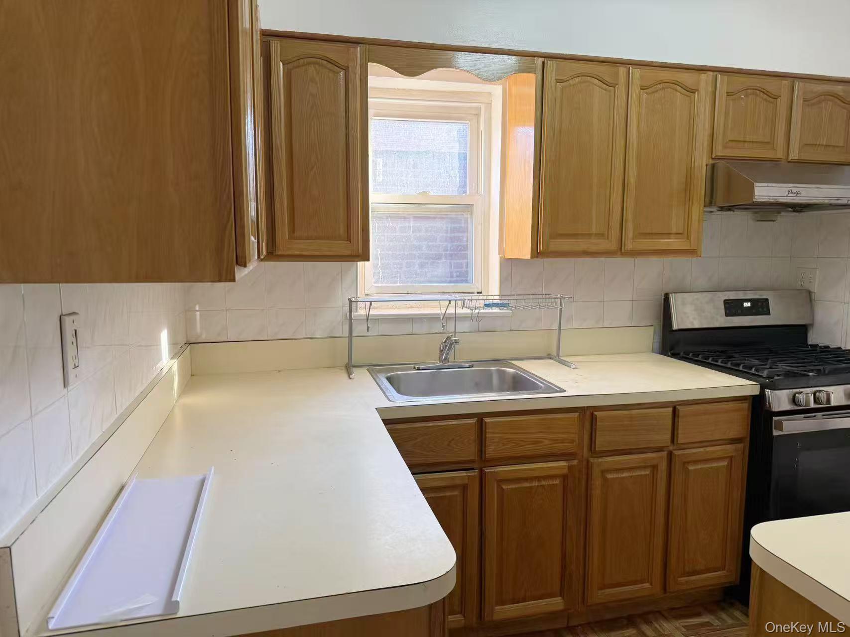 #3 photo, 51-21 Goldsmith Street, কুইন্‌স Elmhurst , NY 11373