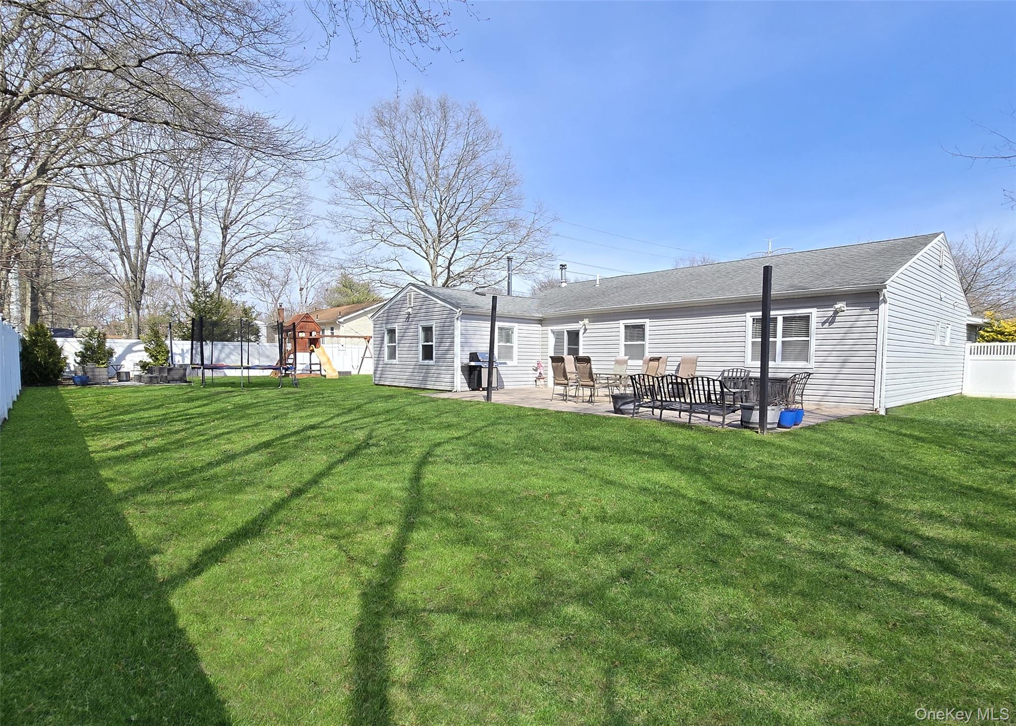 #2 photo, 28 Timber Trail Lane, সাফোক কাউন্টি Medford , NY 11763