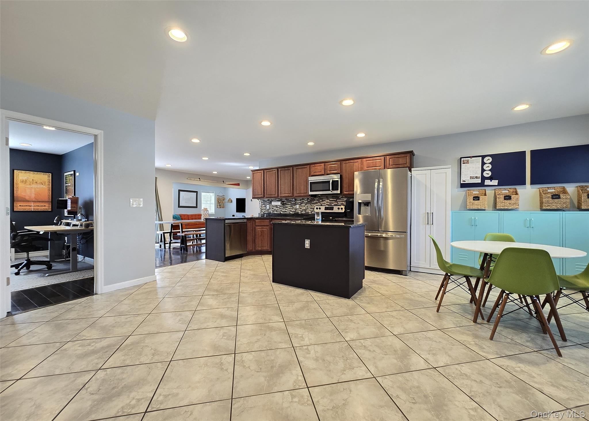 #8 photo, 28 Timber Trail Lane, সাফোক কাউন্টি Medford , NY 11763