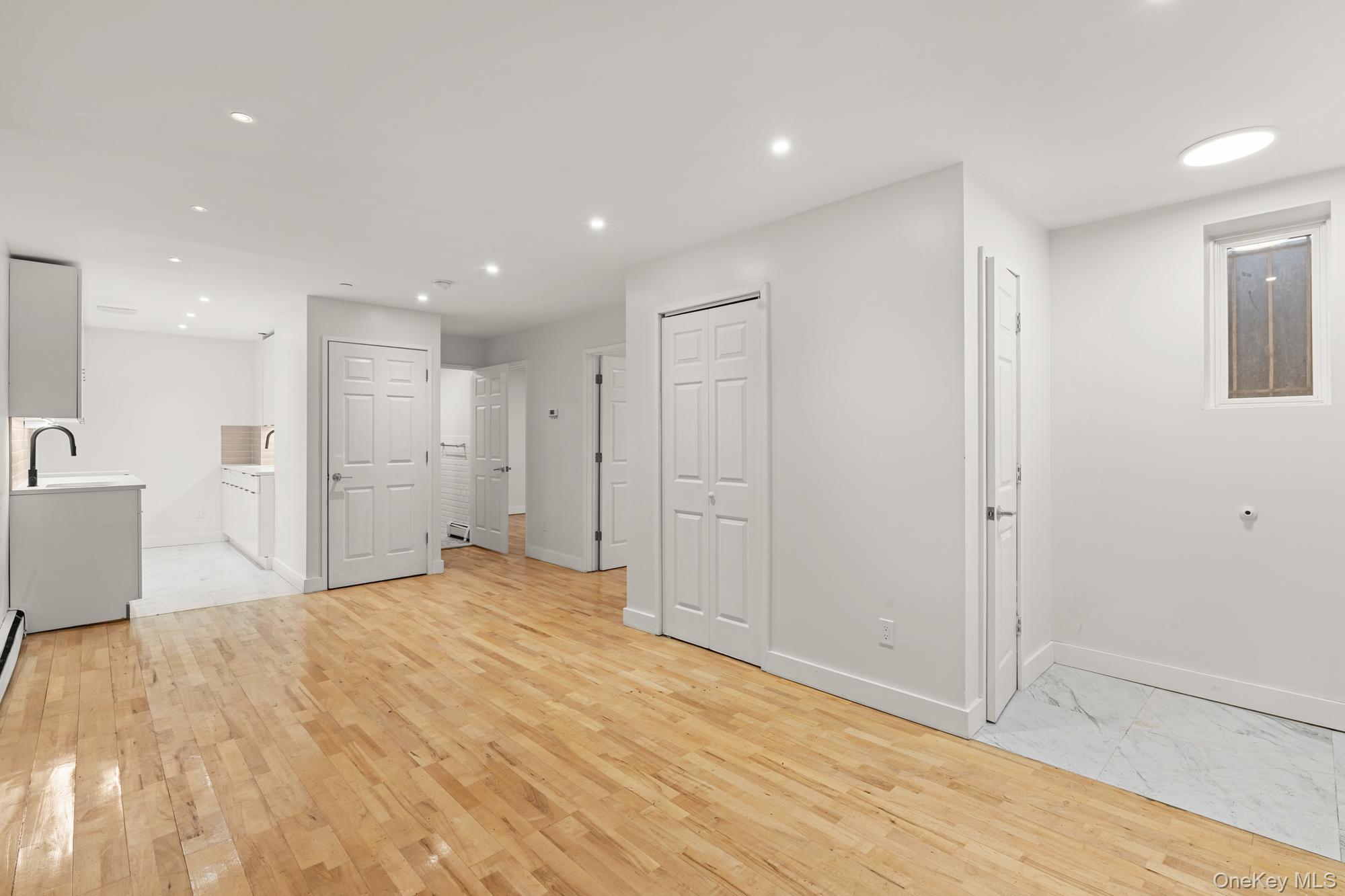 #1 photo, 385 Vernon Avenue, Бруклин ‖ Brooklyn , NY 11206