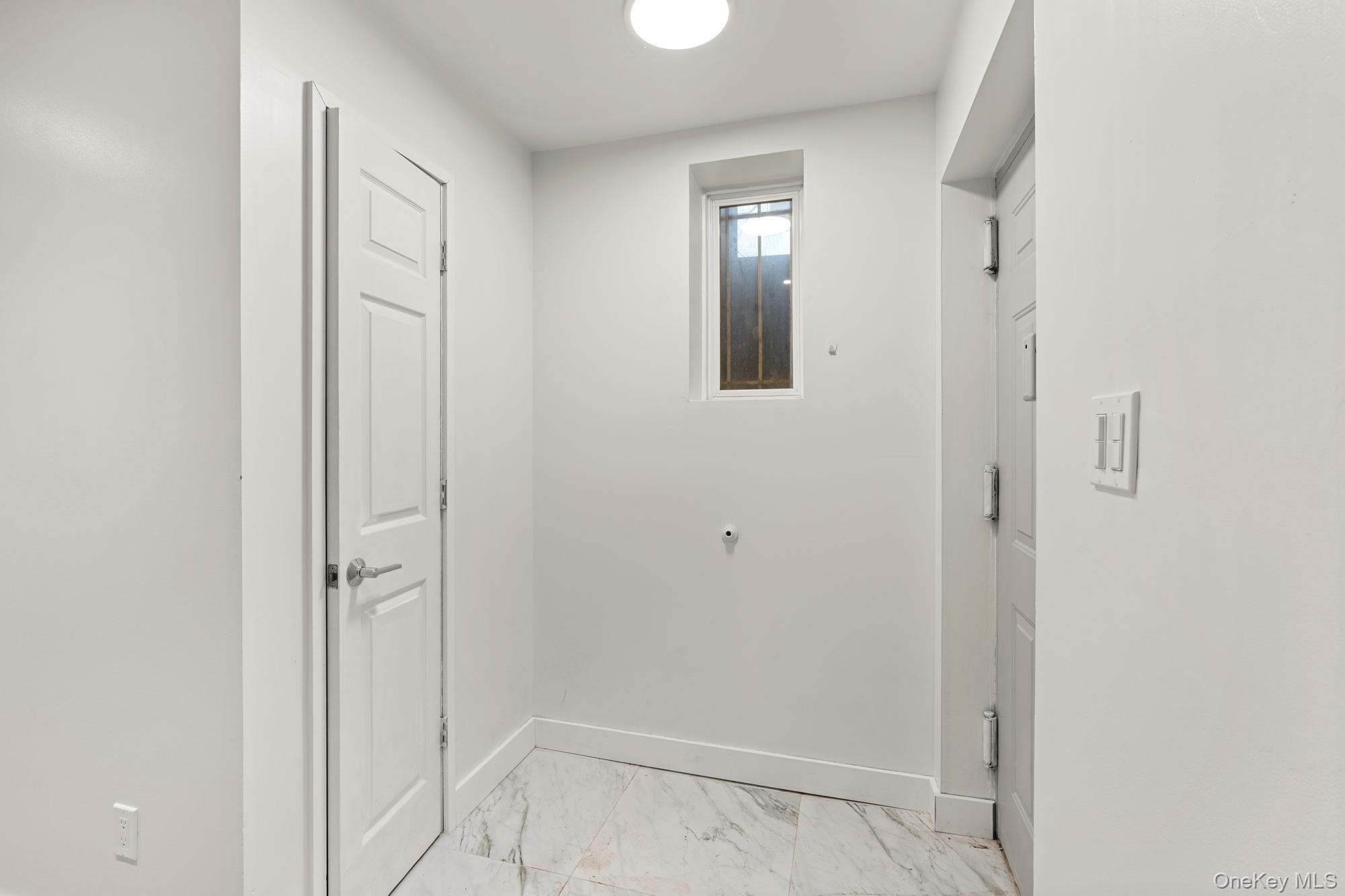 #3 photo, 385 Vernon Avenue, Бруклин ‖ Brooklyn , NY 11206