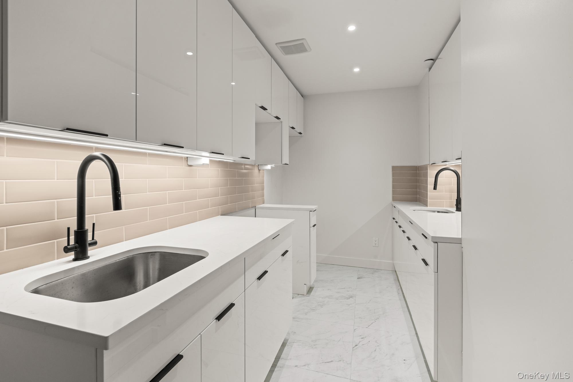 #4 photo, 385 Vernon Avenue, Бруклин ‖ Brooklyn , NY 11206