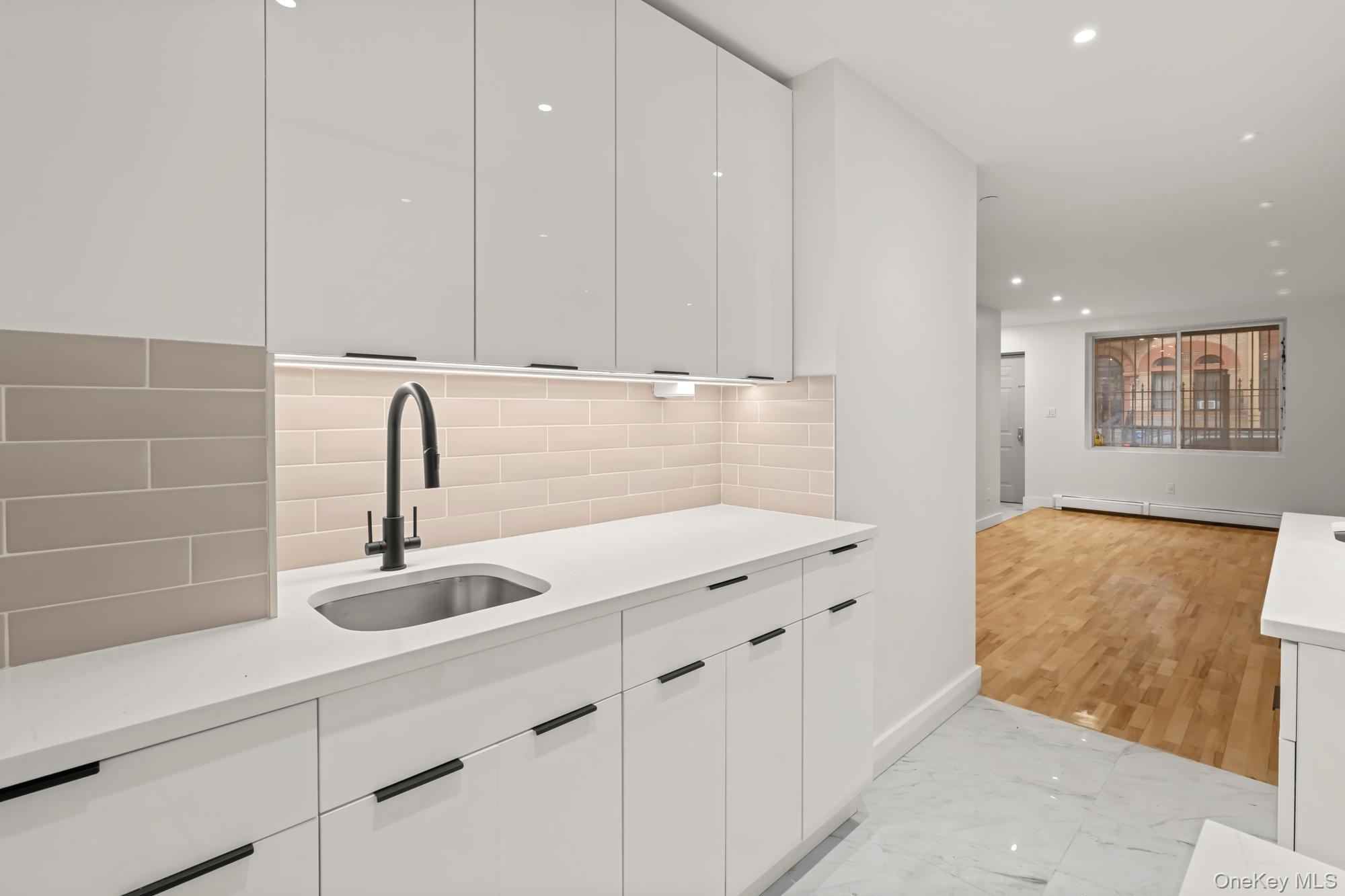 #5 photo, 385 Vernon Avenue, Бруклин ‖ Brooklyn , NY 11206