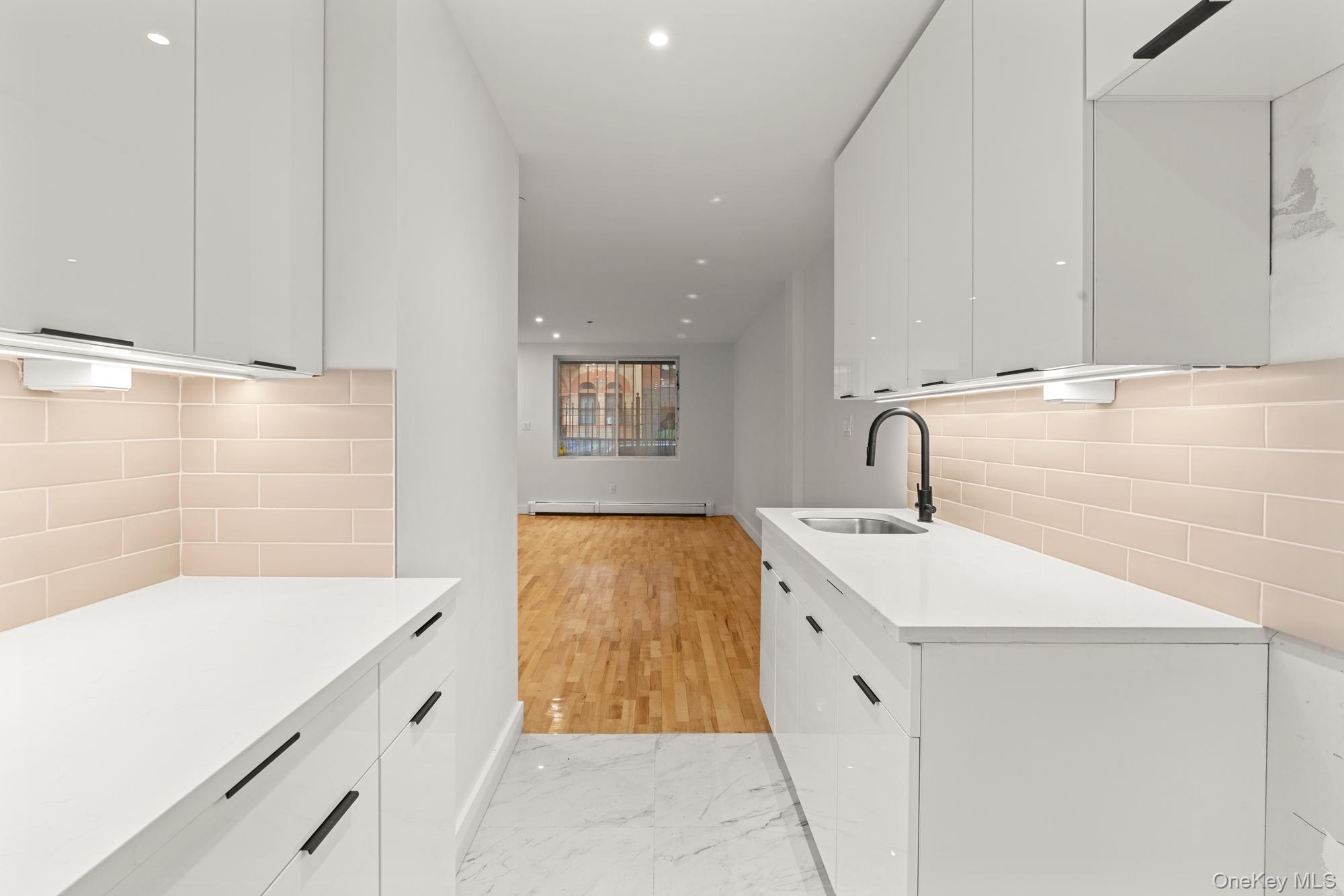 #6 photo, 385 Vernon Avenue, Бруклин ‖ Brooklyn , NY 11206