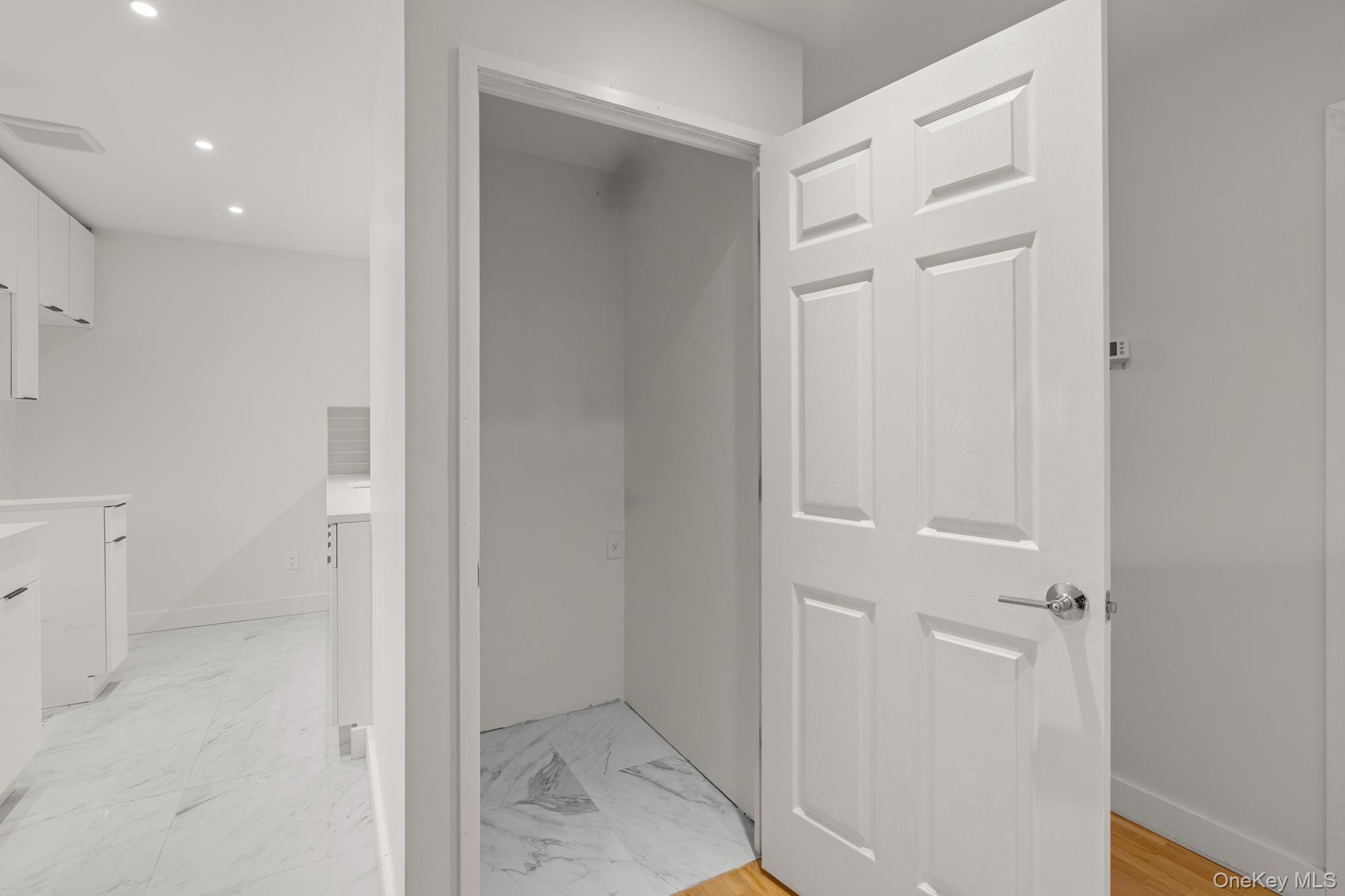 #9 photo, 385 Vernon Avenue, Бруклин ‖ Brooklyn , NY 11206