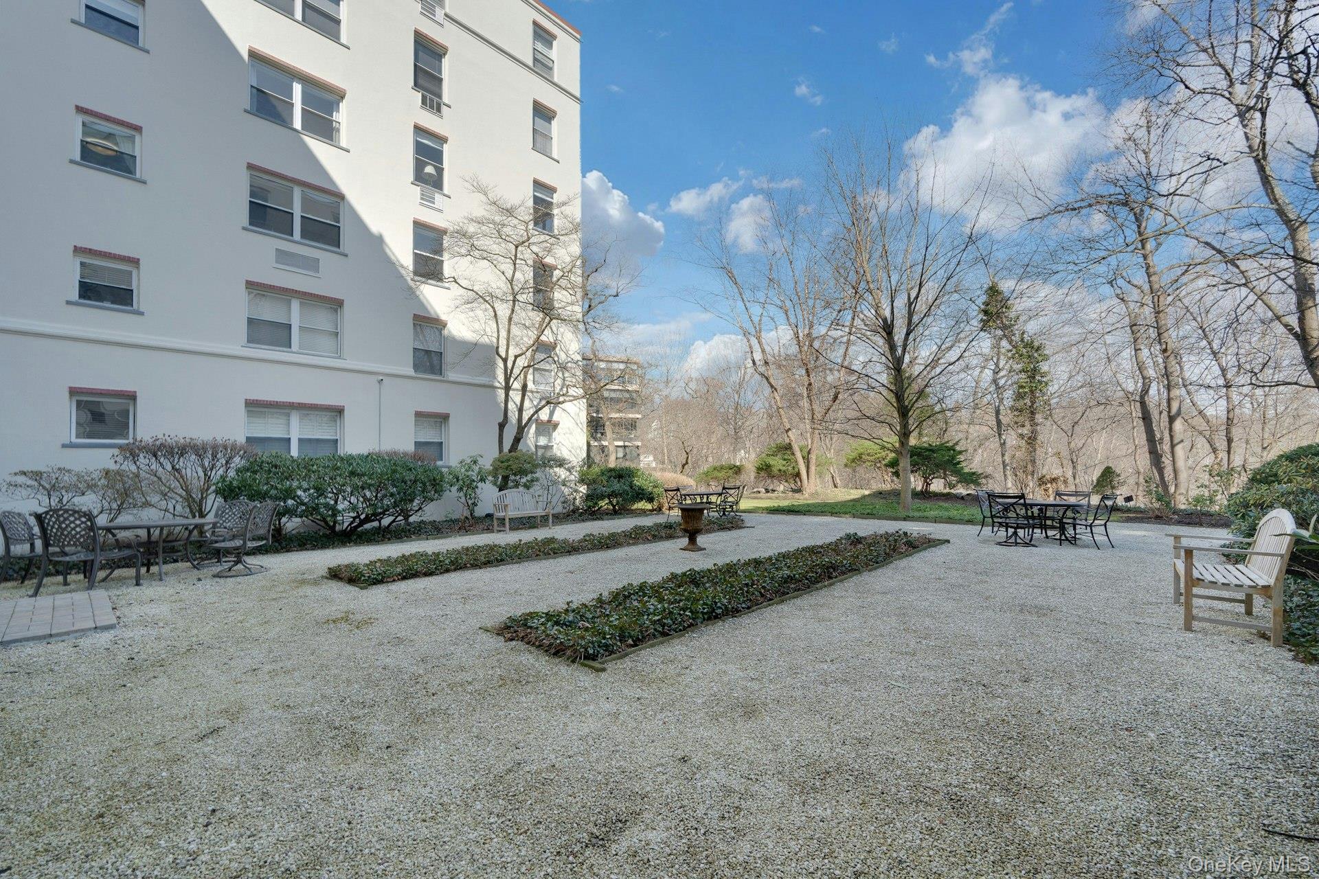 #15 photo, 1 Stoneleigh Plaza, ব্রঙ্কস Bronxville , NY 10708